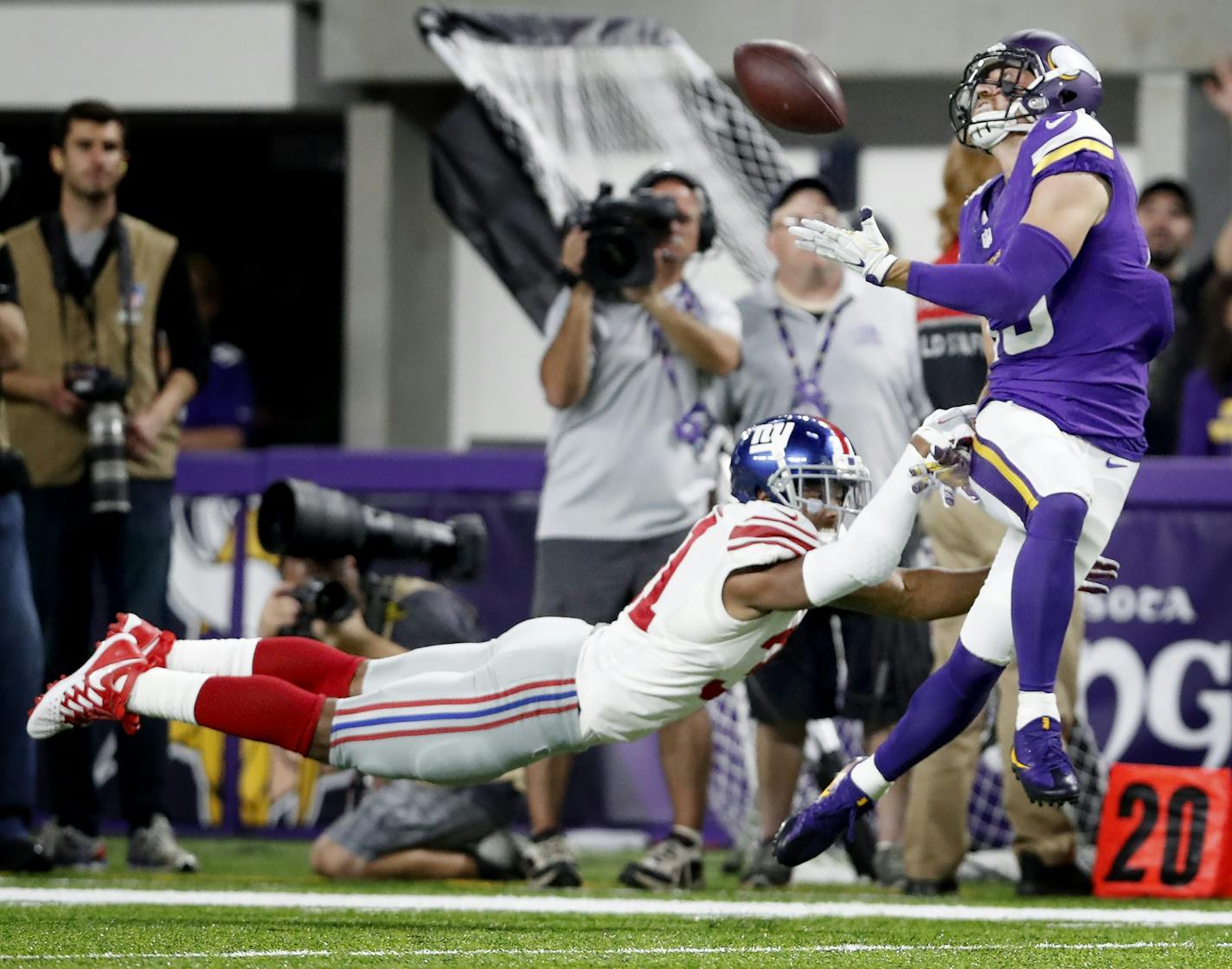 Trevin Wade (31) broke up a pass intended for Adam Thielen (19) in the first quarter.