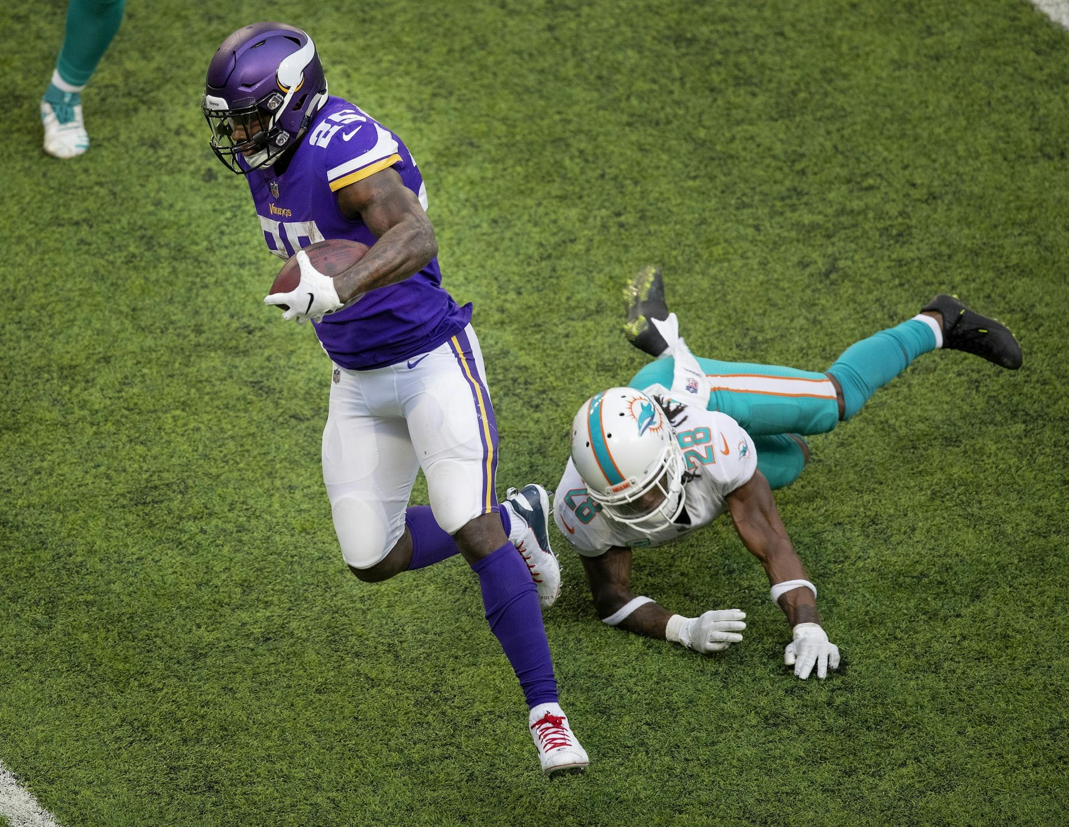 Latavius Murray ran in for a18-yard touchdown in the first quarter.