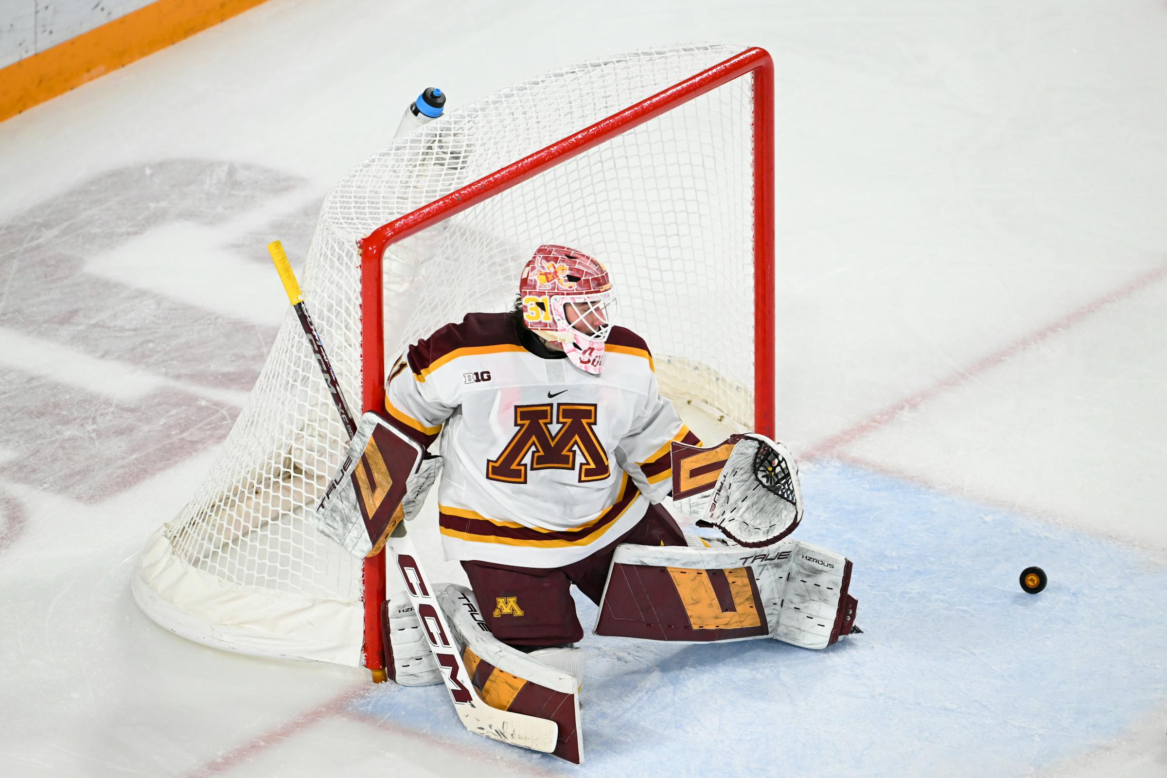 Gophers men’s hockey team rolls 6-1 against Ohio State for split of Big Ten series