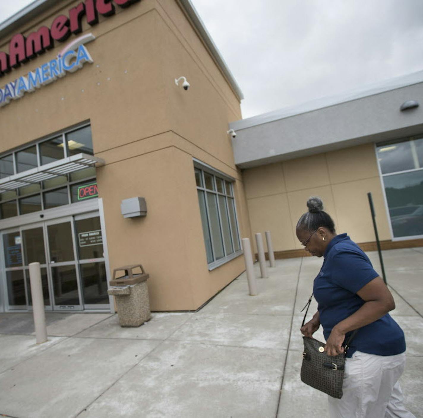 Michelle Washington walked into Payday America to pay off a $330 loan and take out a new loan for $320 to pay her bills on Friday, August 7, 2015 in St. Paul, Minn. ] RENEE JONES SCHNEIDER &#xef; reneejones@startribune.com