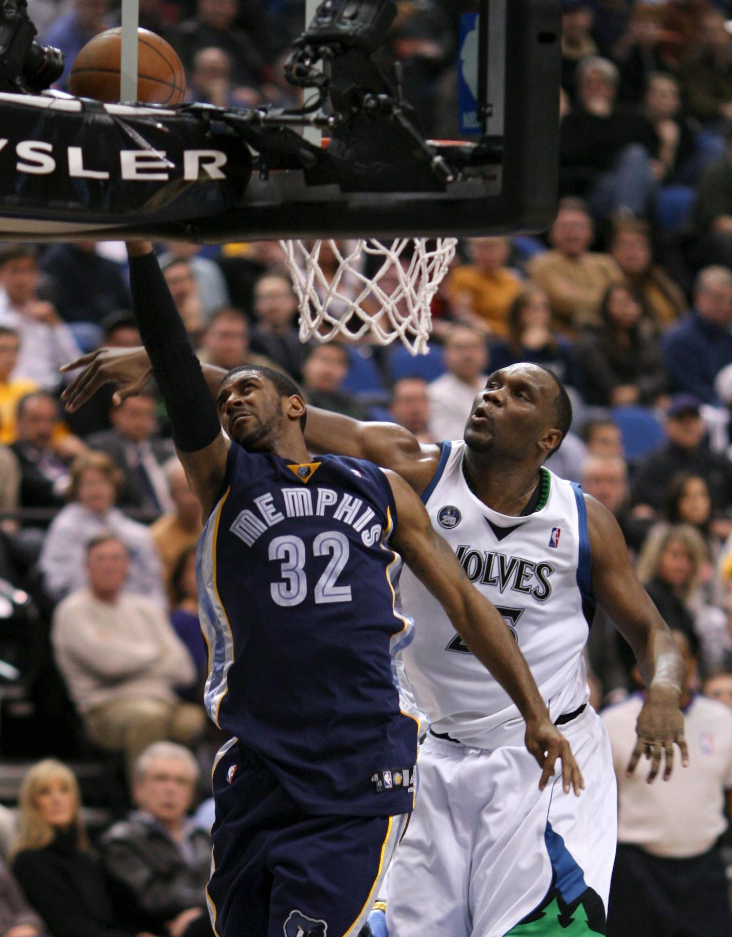 Grizzlies rookie guard O.J. Mayo slipped past the Wolves' Al Jefferson for a second-quarter basket during Minnesota's 108-98 victory Monday night. Mayo scored 23 points, making 10 of 17 shots.