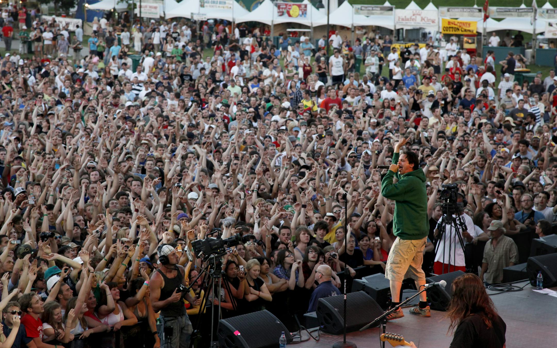 TOM WALLACE • twallace@startribune.com Assignment #20013098A Slug: taste070310 Date: July2, 2010 _ Opening day at Taste of Minnesota features an impressive and diverse lineup local and national talent _THIS PHOTO: ] The band.Atmosphere.
