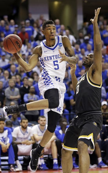 Kentucky guard Malik Monk (5) makes a pass around Wichita State forward Rashard Kelly (0) during the second half of a second-round game in the men&#xe