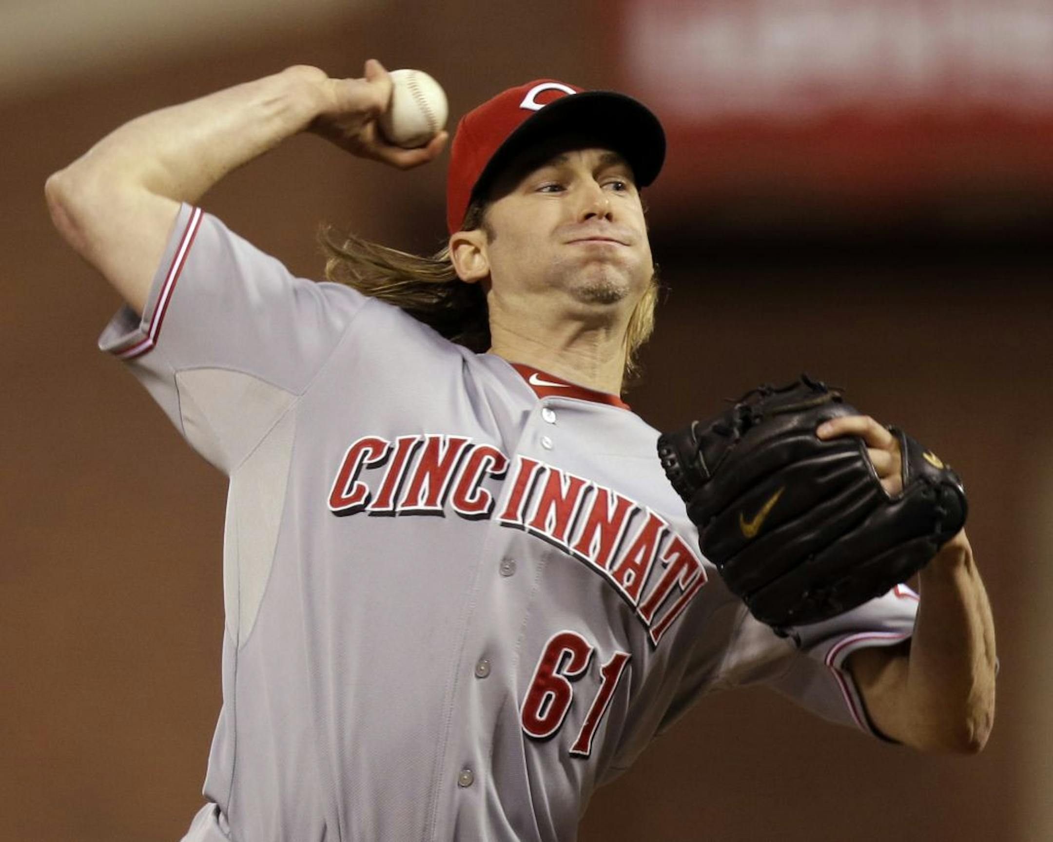 Cincinnati Reds starting pitcher Bronson Arroyo (61) delivers in the first inning during Game 2 of the National League division baseball series against the San Francisco Giants in San Francisco, Sunday, Oct. 7, 2012.