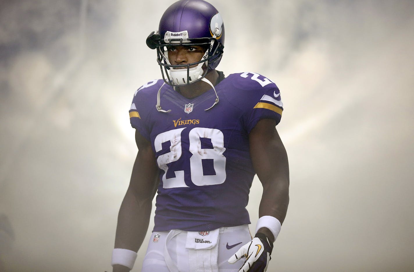 Minnesota Vikings running back Adrian Peterson (28)