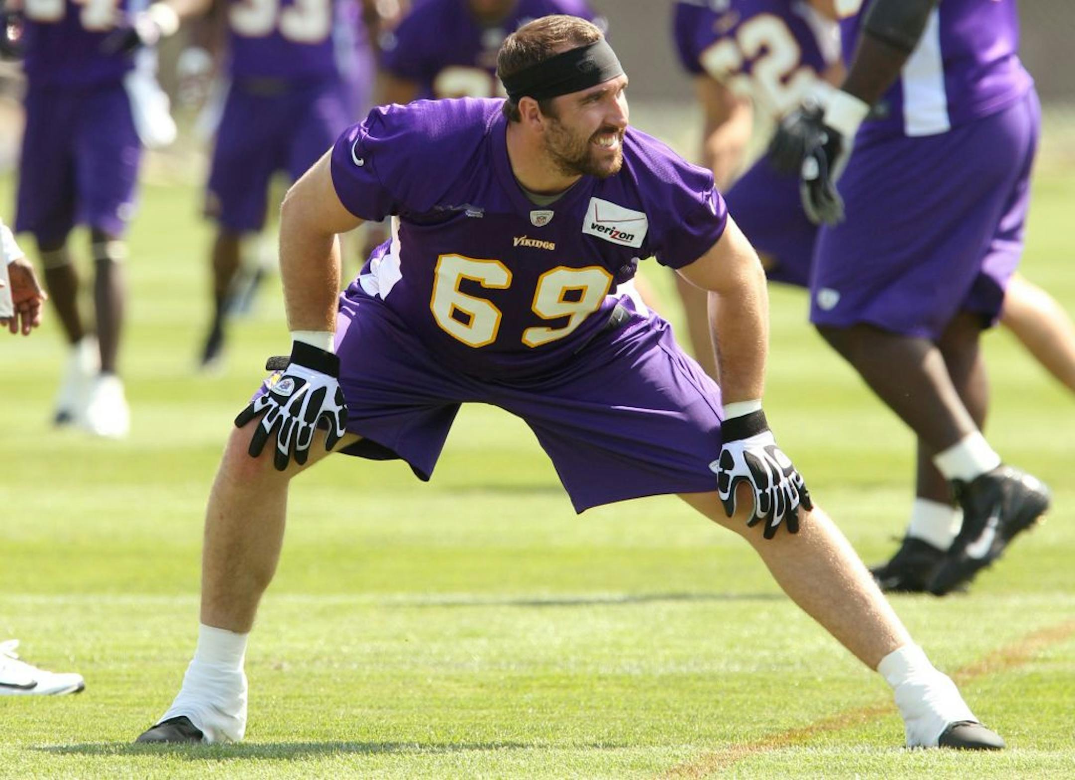 Minnesota Vikings defensive end Jared Allen (69)