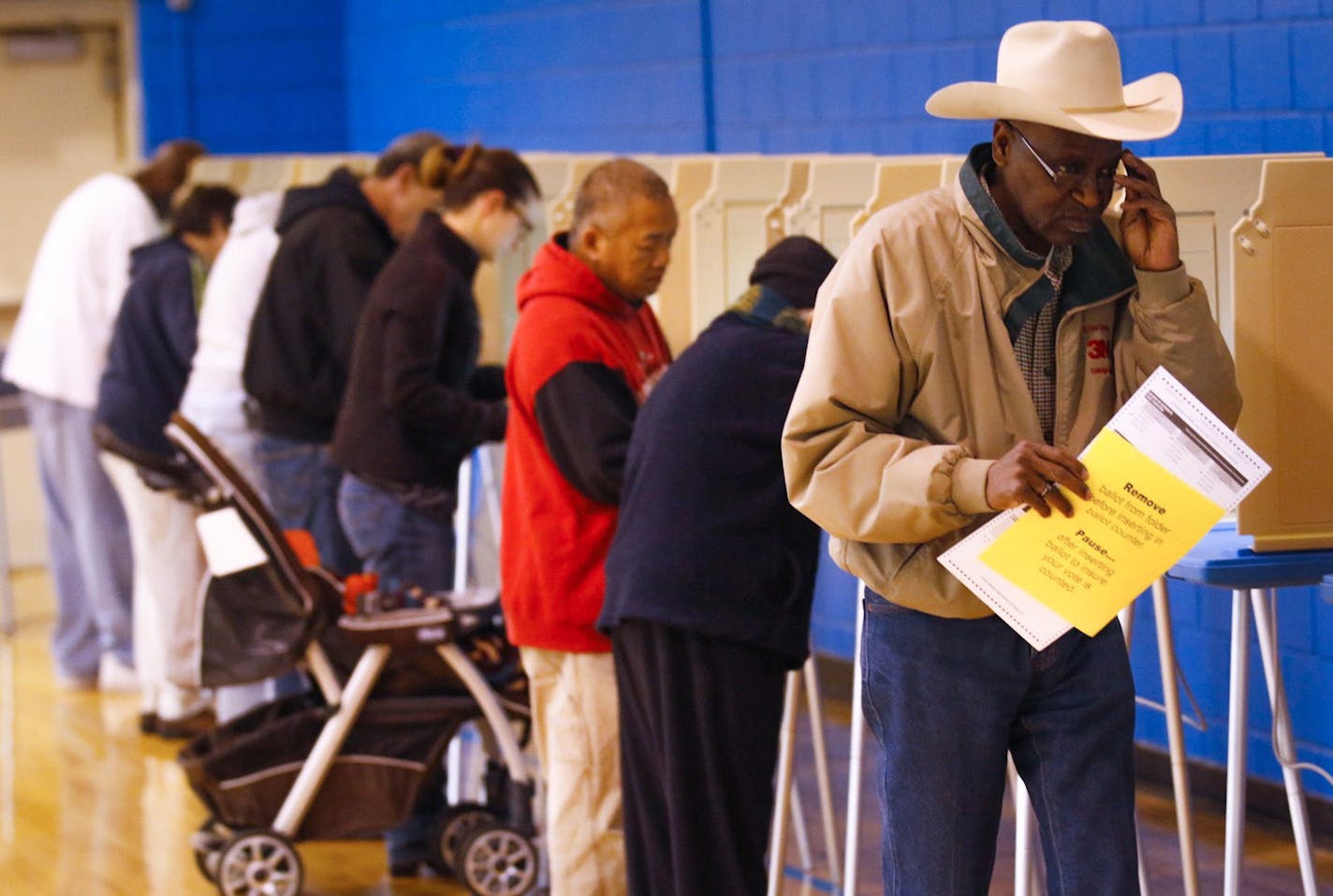 A steady stream of voters filed into the Folwell Community Center Tuesday, most seemed to be adjusting to the ranked choice voting with 35 mayoral candidates on the ballot. ] Minneapolis, MN 11/05/13 ORG XMIT: MIN1311051045237729