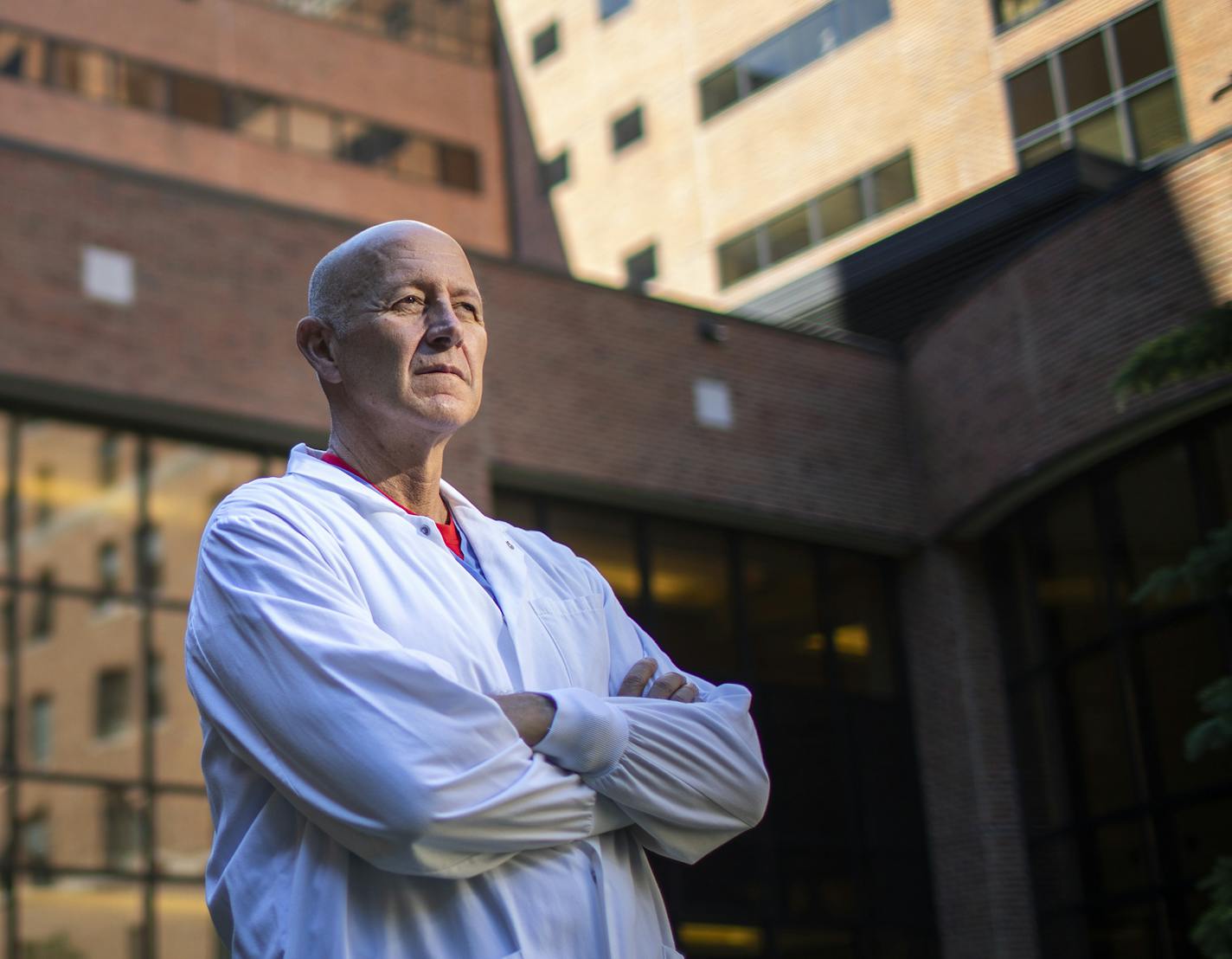 Dr. Michael Joyner poses for a photo in the courtyard of Mayo Clinic Hospital, Saint Marys Campus in Rochester. ] LEILA NAVIDI &#xef; leila.navidi@startribune.com BACKGROUND INFORMATION: Dr. Michael Joyner conducts a study simulating less oxygen in the blood and it's effects on a left shift patient in the Human Physiology Research Lab at the Mayo Clinic Hospital, Saint Marys Campus in Rochester on Monday, June 4, 2018. Dr. Joyner is a Mayo Clinic expert on the limits of human performance and has