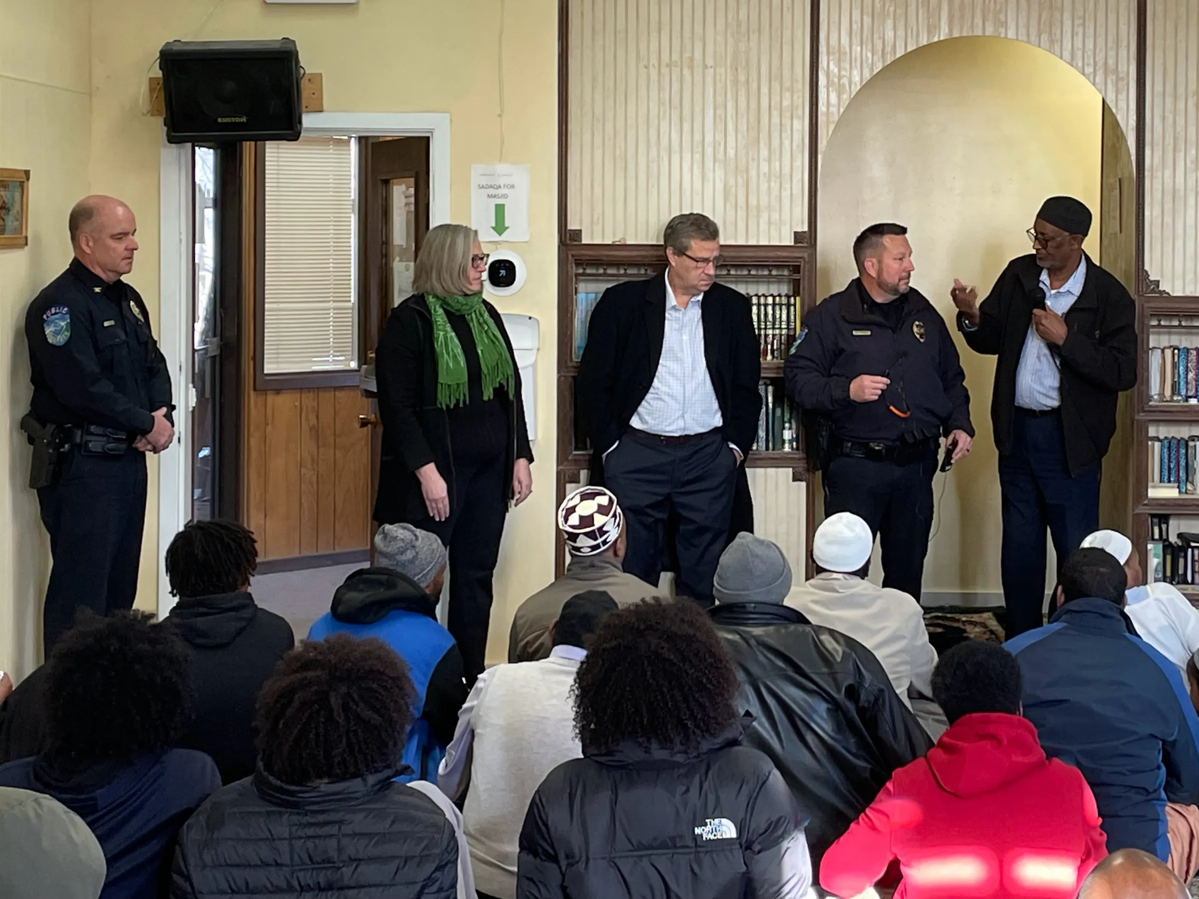 Mankato officials, police meet with Muslims after mosque scare