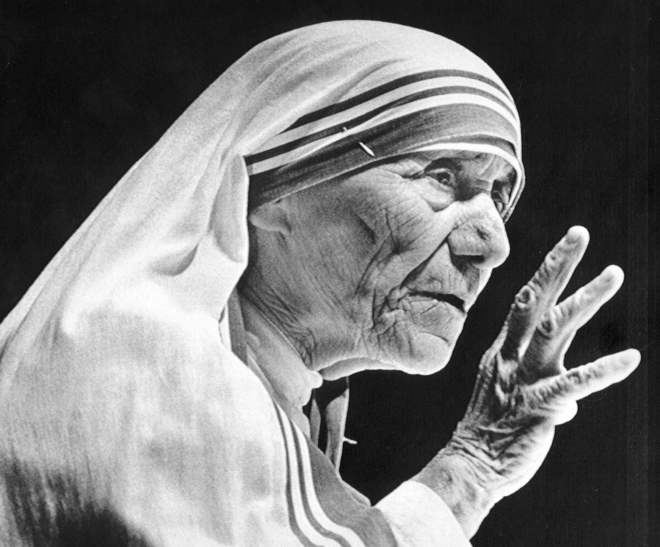 Mother Teresa addersses the International Convention of Lions in New Orleans July 10, 1986. AP photo ORG XMIT: MIN2013050314384034