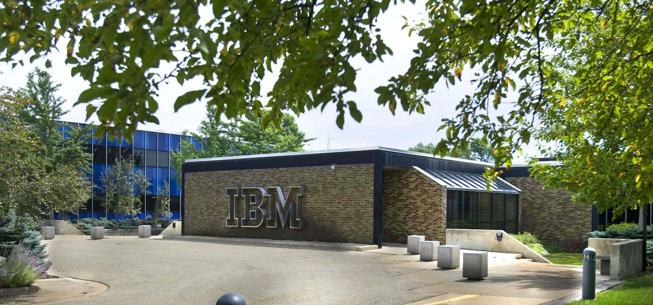 IBM Rochester entrance. MANDATORY PHOTO CREDIT: Jerry Olson / Rochester Post-Bulletin