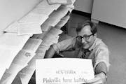 Seymour M. Hersh sits in the furnitureless office of Dispatch News Service in Washington, May 4, 1970, after being awarded the Pulitzer Prize for inte