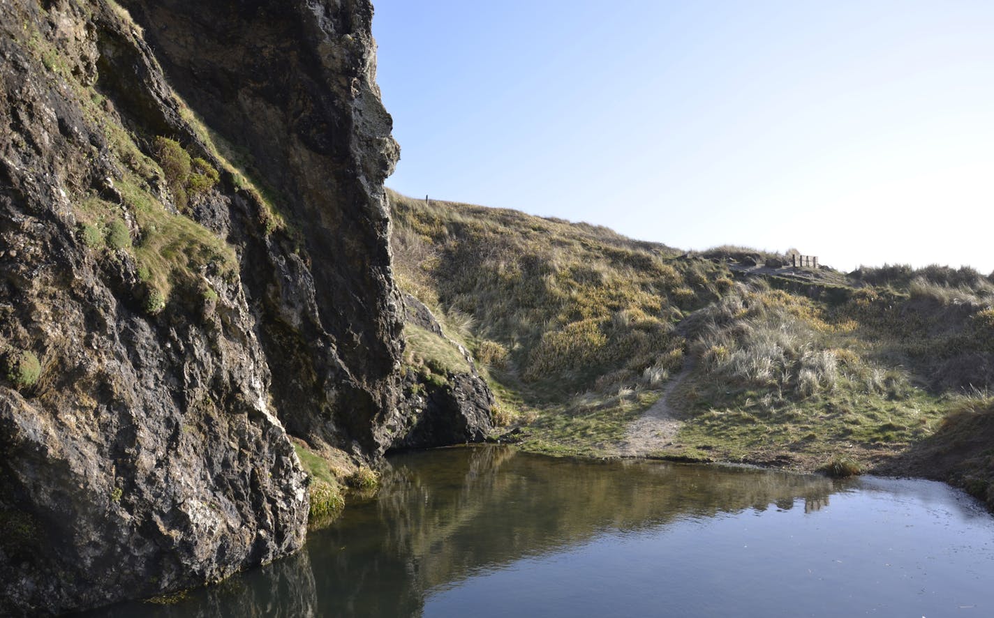 perran sands, cornwall, perranporth, west country, england, cliffs, pool, rock pool, pretty, water, calm, scenic, reflections, grass, beautiful, fresh water