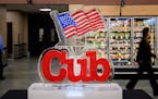 An ice sculpture at the opening of a Cub Foods in Oakdale in 2017.