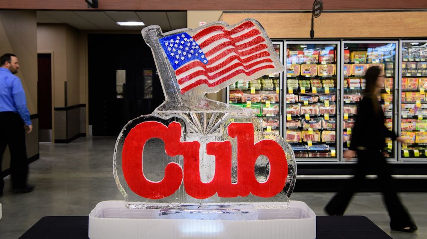 An ice sculpture at the opening of a Cub Foods in Oakdale in 2017.