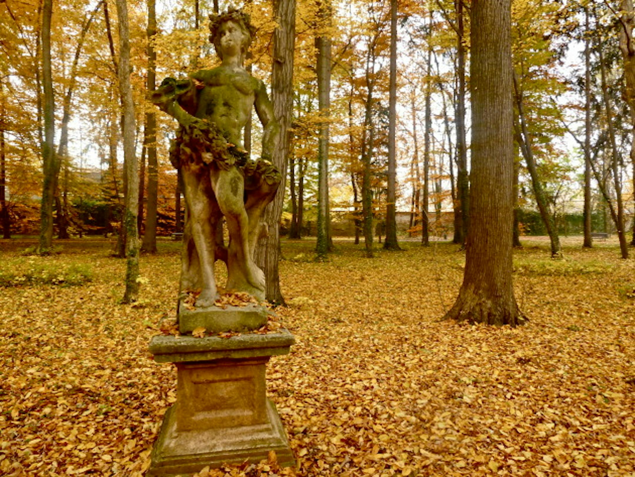Statue in the middle of the park...autumnal beauty at it's finest.