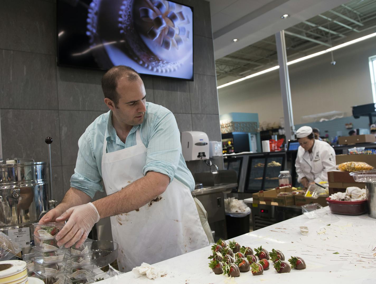 Dan Abel stacks boxes of chocolate-covered strawberries in the new sweets shop. ] Isaac Hale &#xef; isaac.hale@startribune.com A new Hy-Vee supermarket is set to open at 16150 Pilot Knob Rd. in Lakeville, MN, tomorrow. The supermarket offers several new features and improvements such as a clothing department, Mexican Cucina Grill, sweets shop, and expanded grab-and-go meal options.