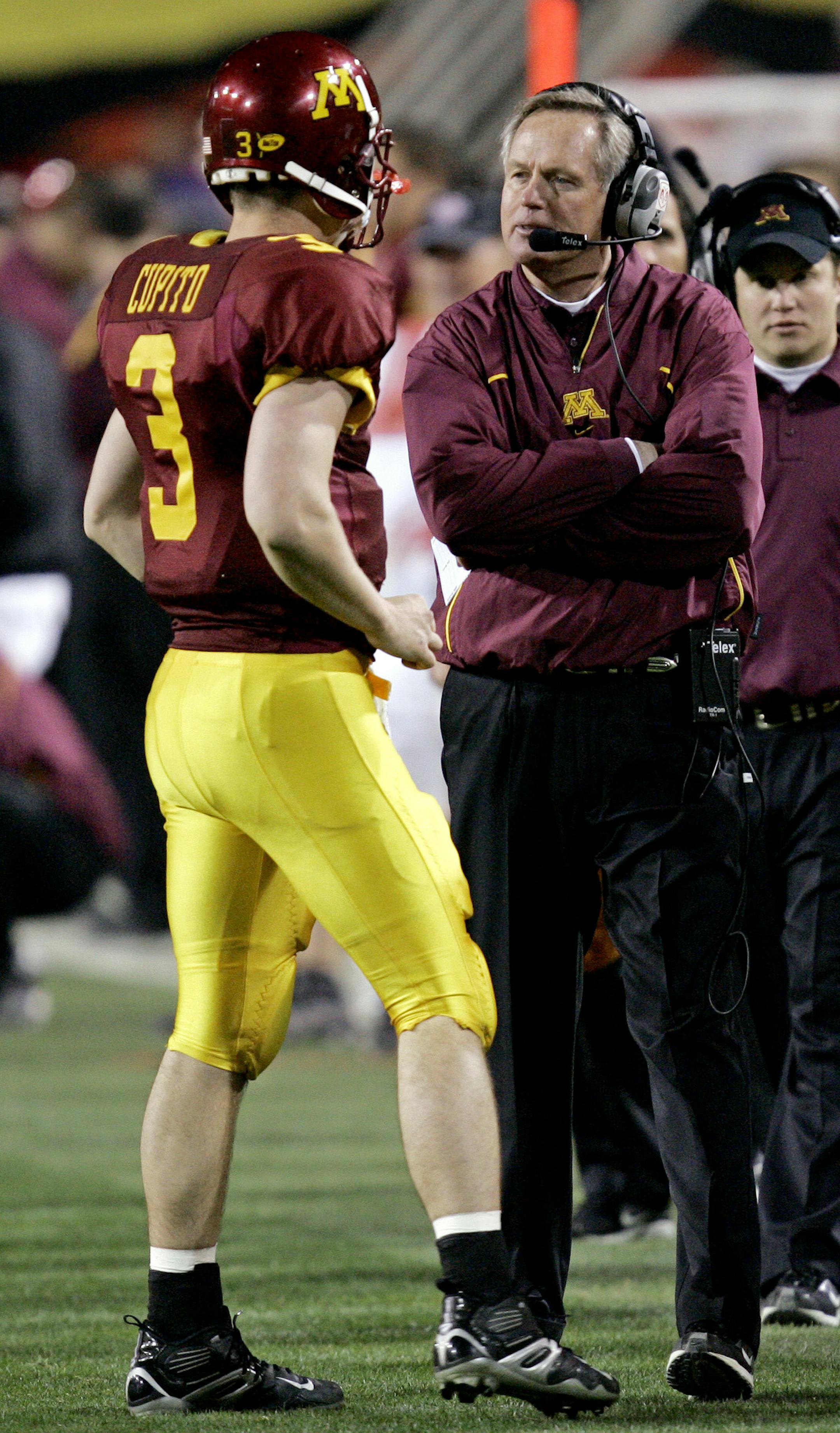 Minnesota coach Glen Mason, right, talks with quarterback Bryan Cupito (3) in the second half against Texas Tech at the Insight Bowl football game, Friday, Dec. 29, 2006, in Tempe, Ariz. Texas Tech beat Minnesota 44-41 in overtime. (AP Photo/Matt York) ORG XMIT: PNS202 ORG XMIT: MIN2013121017073183