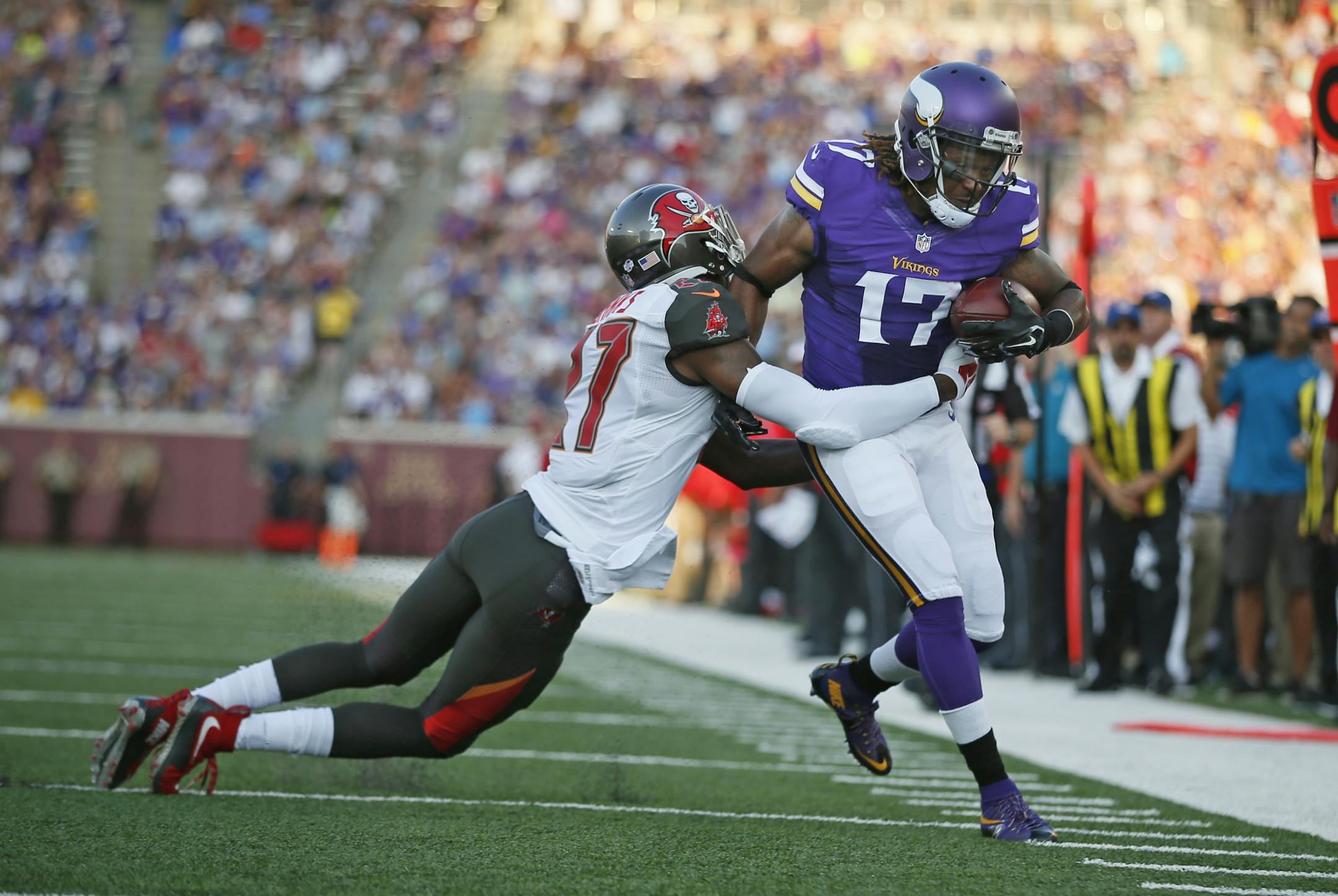 Minnesota Vikings wide receiver Jarius Wright (17)