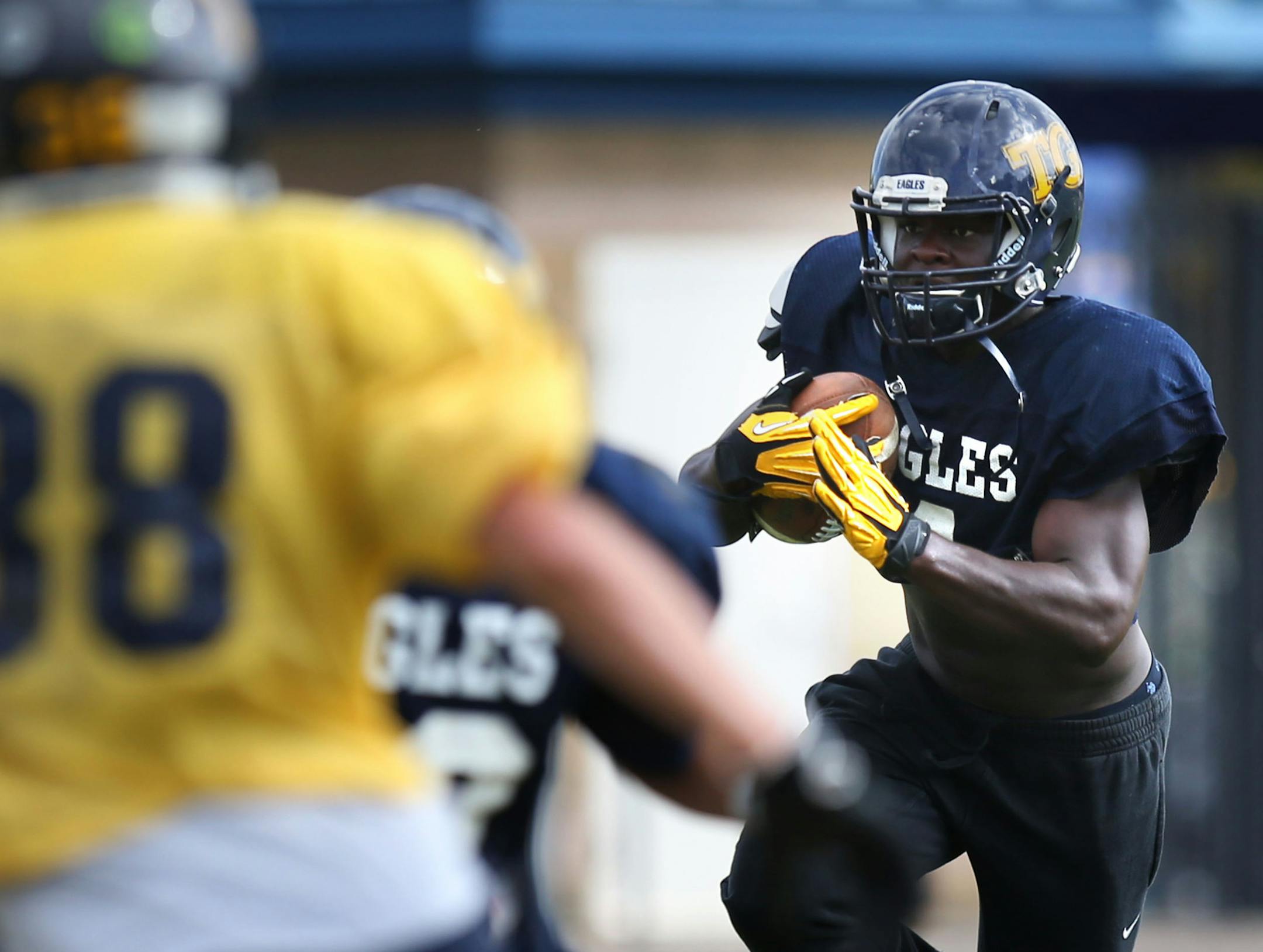 Totino-Grace senior running back Kez Flomo returned a punt during practice. ] (KYNDELL HARKNESS/STAR TRIBUNE) kyndell.harkness@startribune.com in Fridley Min., Thursday, September 25, 2014.