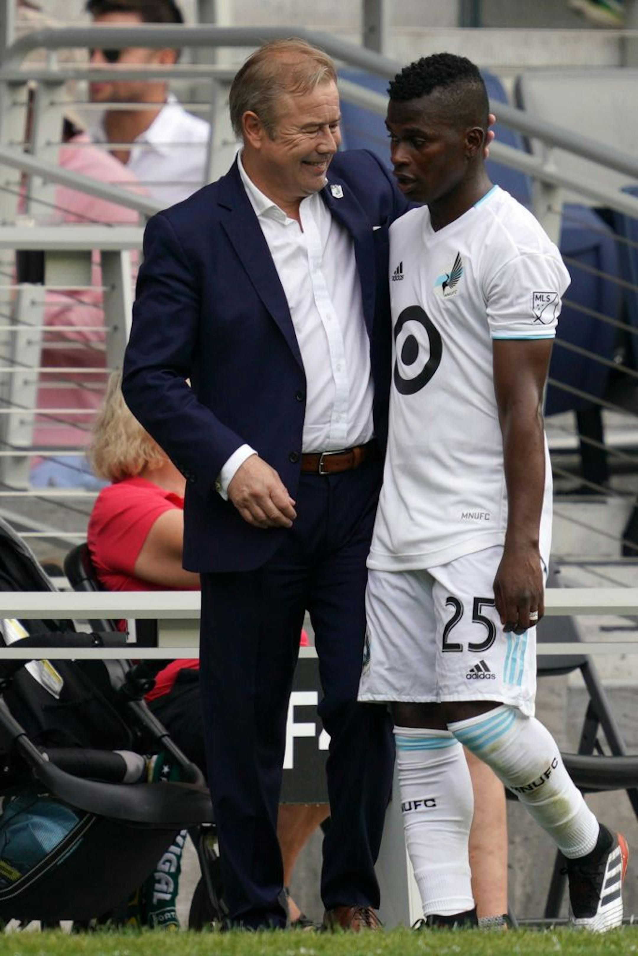 Minnesota United forward Carlos Darwin Quintero (25) was congratulated by Minnesota United head coach Adrian Heath after coming out of the game in the second half.