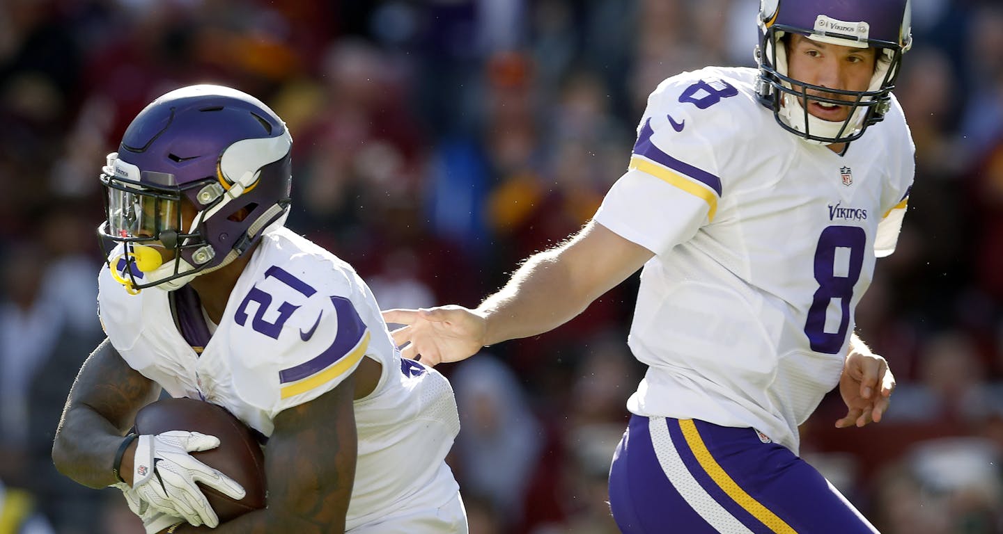 Minnesota Vikings Sam Bradford (8) and Jerick McKinnon (21). ] CARLOS GONZALEZ cgonzalez@startribune.com - November 13, 2016, Landover, MD, FedEx Field, NFL, Minnesota Vikings vs. Washington Redskins