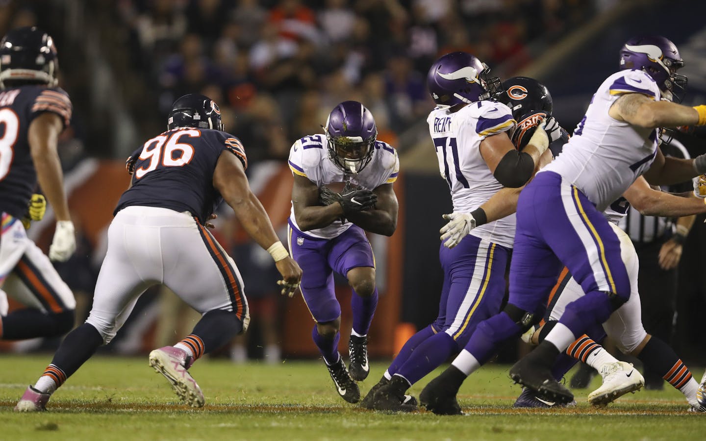 Minnesota Vikings running back Jerick McKinnon (21) found a hole during a fourth quarter carry. ] JEFF WHEELER &#xef; jeff.wheeler@startribune.com The Minnesota Vikings beat the Chicago Bears 20-17 in an NFL Monday Night Football game on October 9, 2017 at Soldier Field in Chicago.