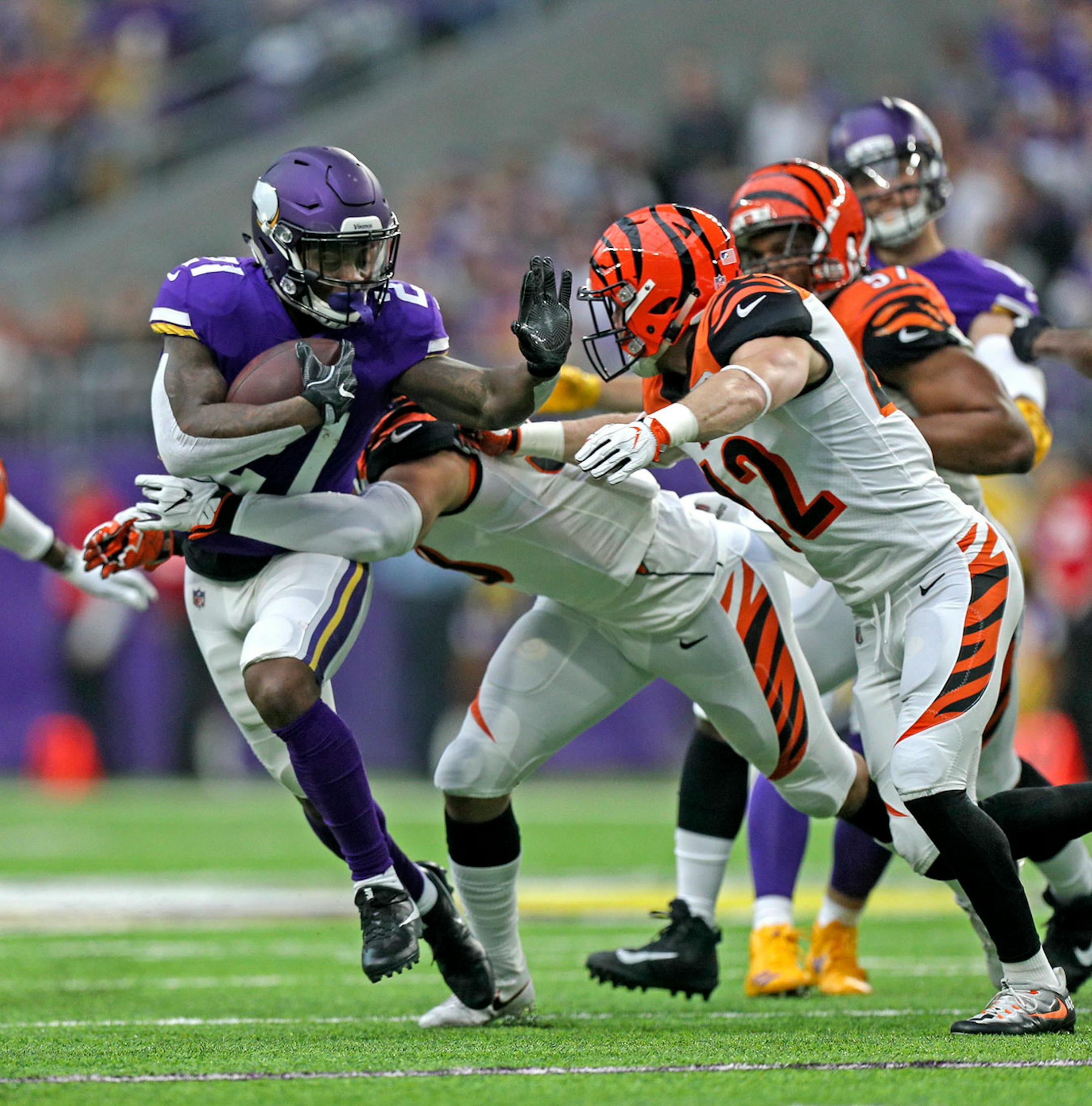Vikings Jerick McKinnon plows through the Bengals defense in the 1st half.