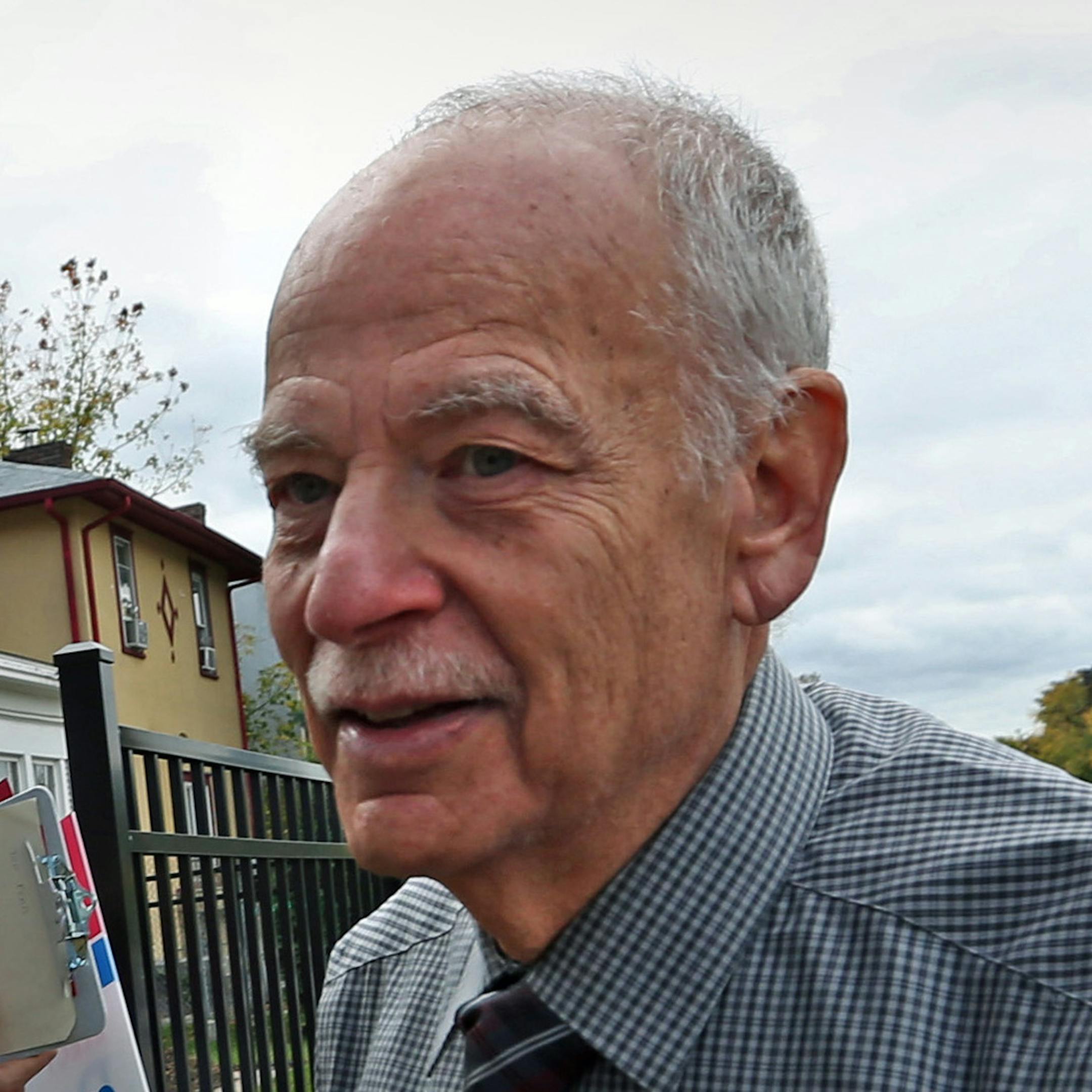 (left to right) Campaign volunteer Dan Albertson and Minneapolis mayoral candidate Dan Cohen went door to door near Penn Ave North and Hwy 55, on 10/12/13. Bisping/Star Tribune bbisping@startribune.com Dan Albertson, Dan Cohen/source. ORG XMIT: MIN1310121232104995 ORG XMIT: MIN1310161005336978