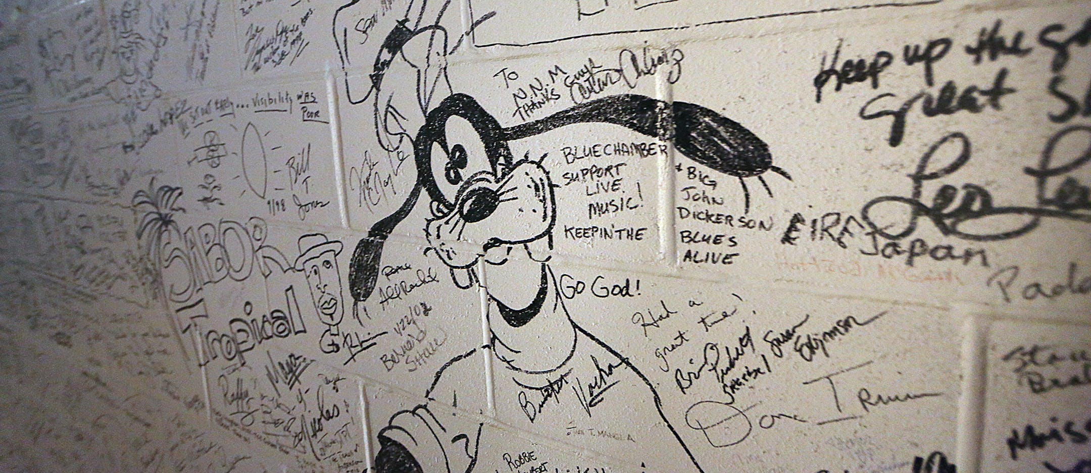 The history wall has autographs and written mementos from many years of guests at the TPT studios. ] JIM GEHRZ ï james.gehrz@startribune.com / St. Paul, MN / September 29, 2015 / 3:00 PM ñ BACKGROUND INFORMATION: A ribbon-cutting ceremony at the new space for TPT in downtown St. Paul.