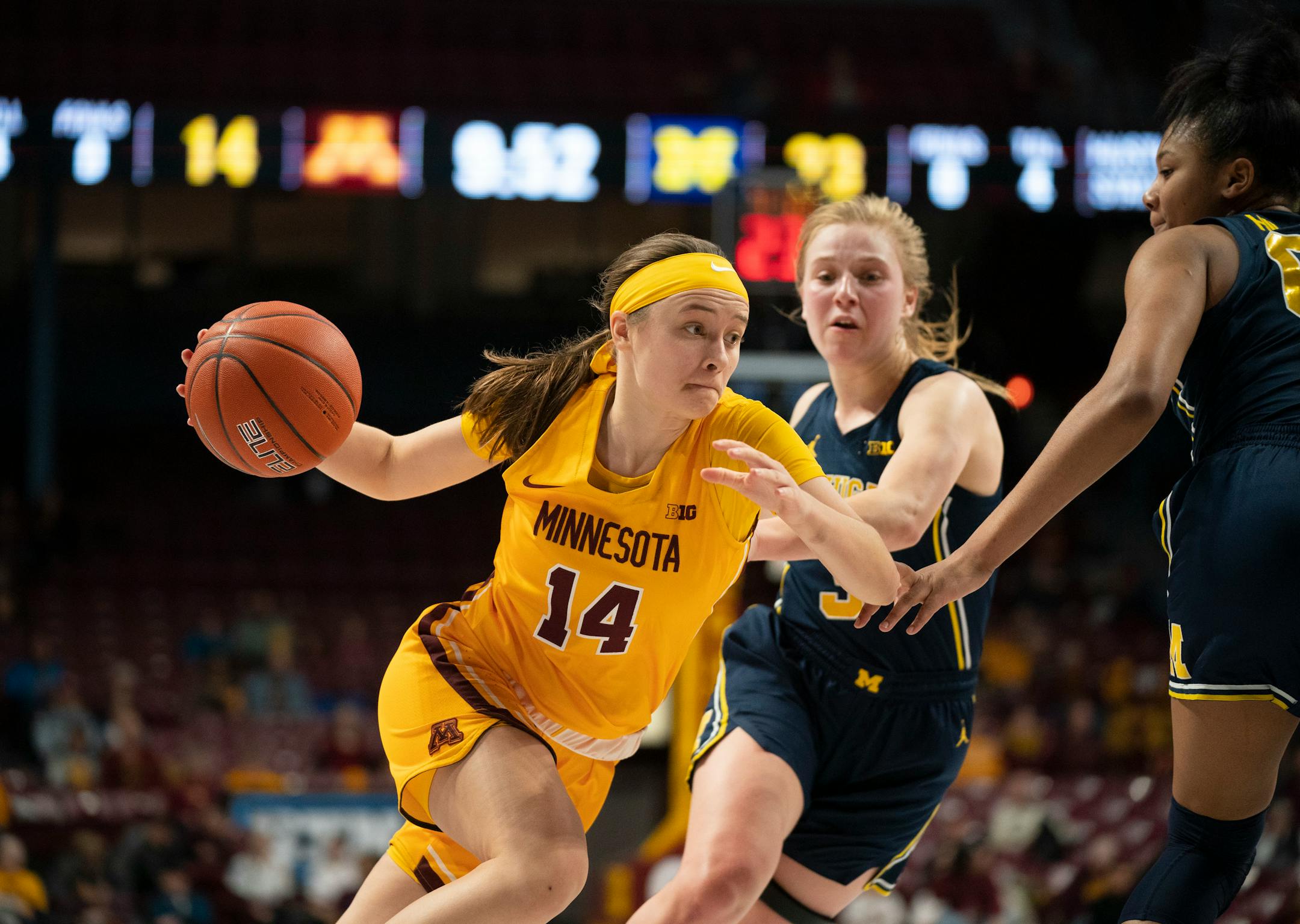 Gophers guard Sara Scalia drove around Michigan guard Maddie Nolan in the first quarter at Williams Arena on Monday night.