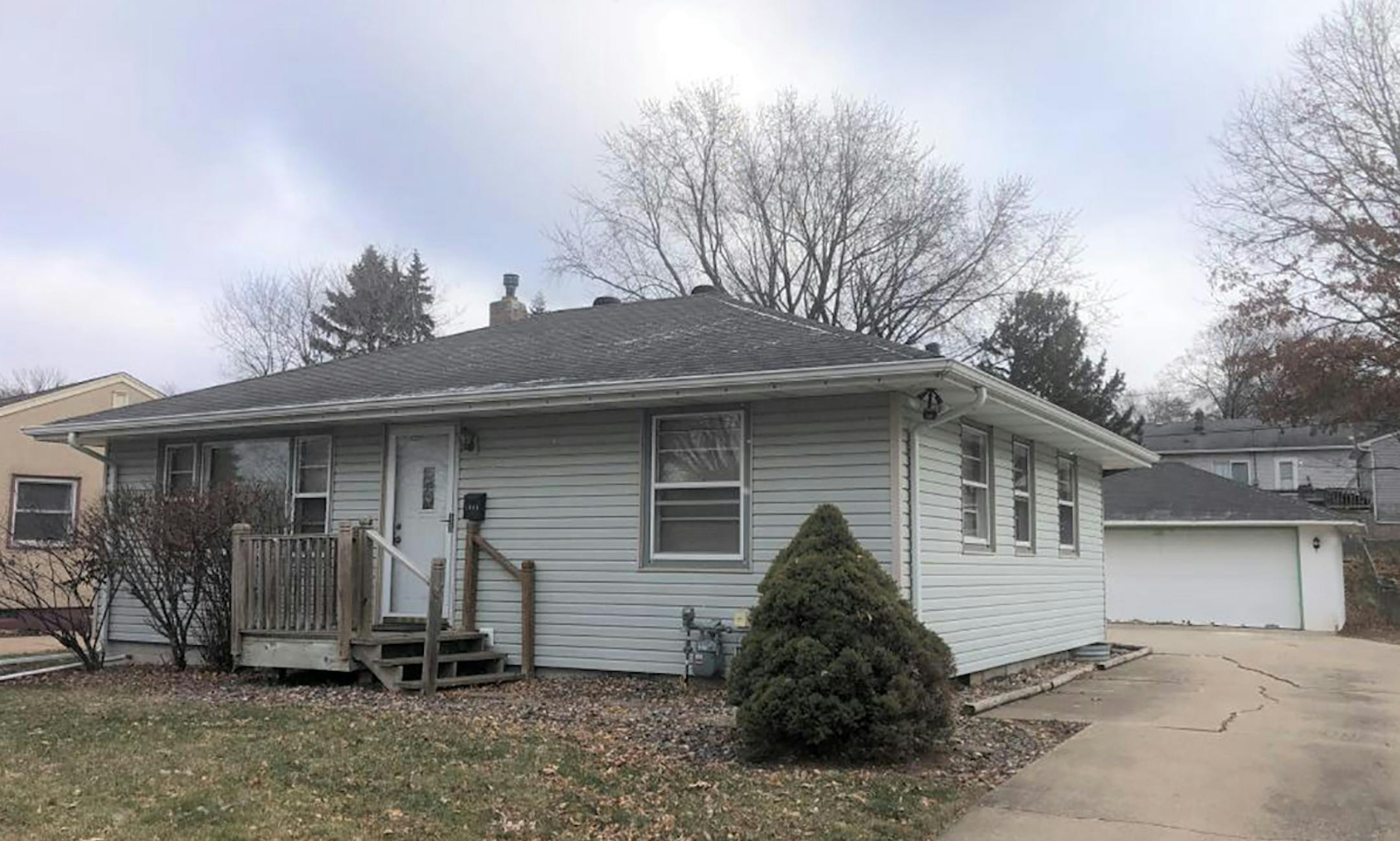 North St. Paul
Built in 1954, this two-bedroom, two-bath house has 897 square feet and features two bedrooms on the main level, hardwood floors, formal dining room, eat-in kitchen, full basement, deck and two-car detached garage. Listed by Don Wolkerstorfer, Coldwell Banker Burnet, 612-701-6200.
