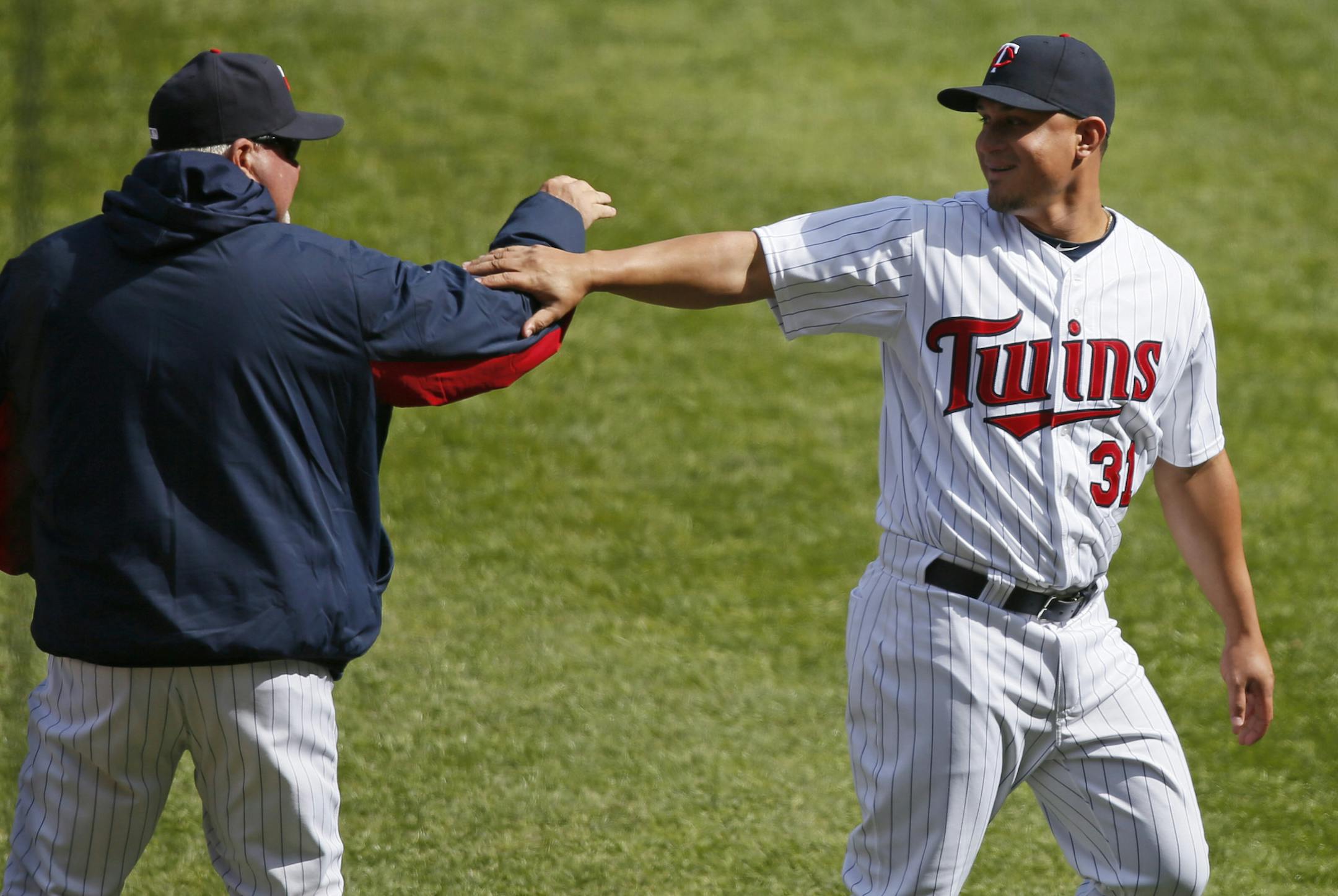 Twins manger Ron Gardenhire and Oswaldo Arcia