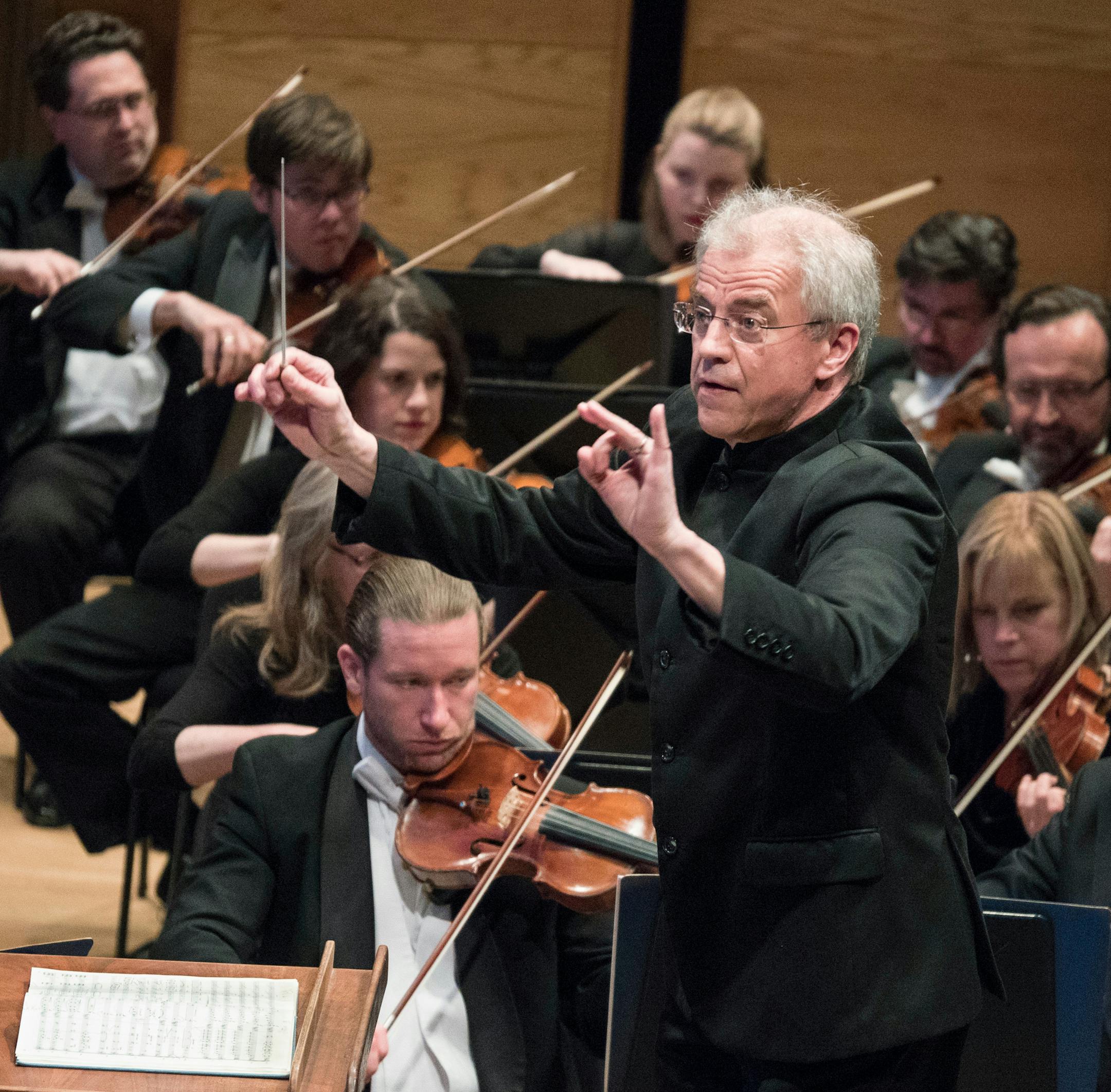 Photo by Courtney Perry. Osmo V&#x2030;nsk&#x2030; and Minnesota Orchestra