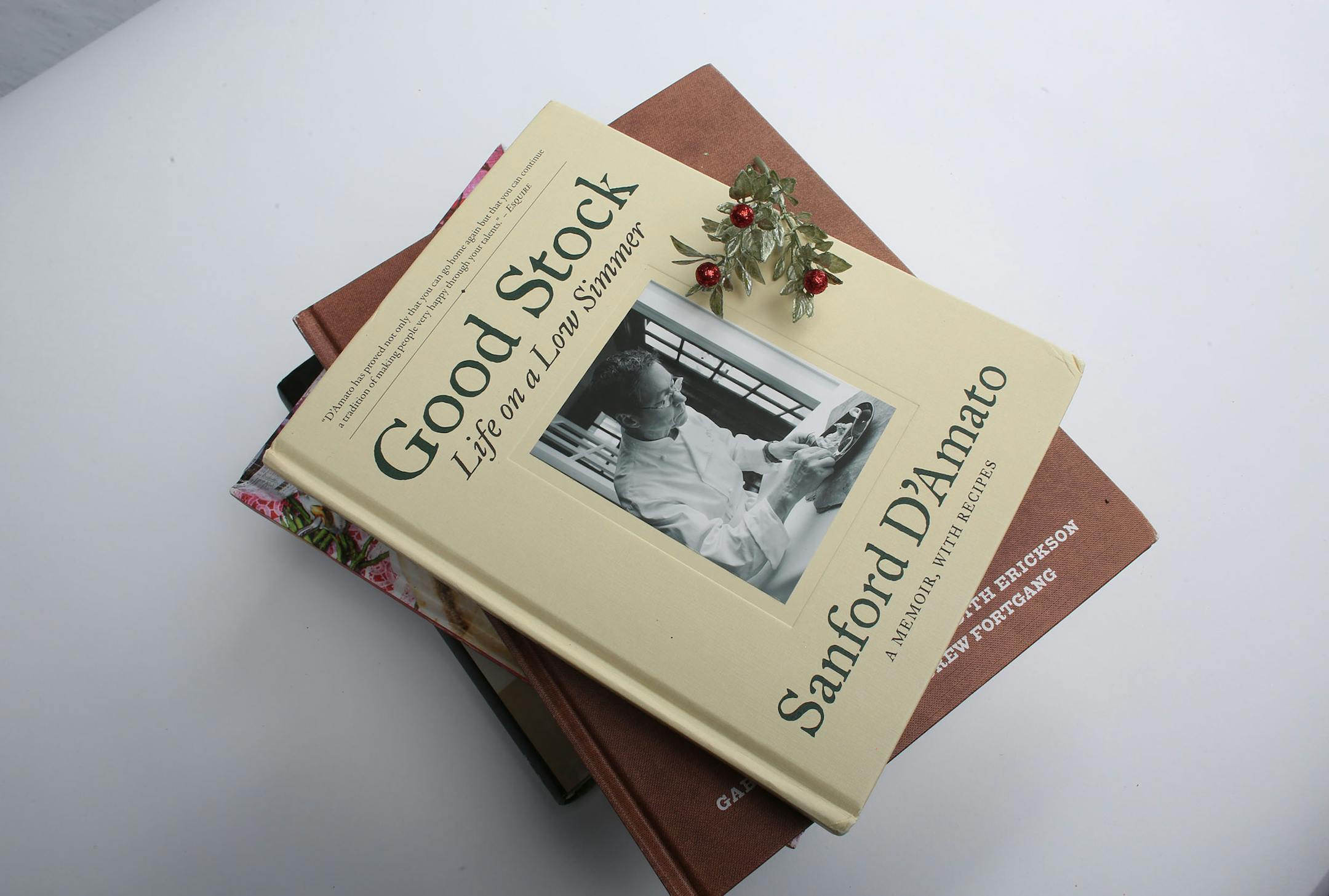 Wine books for the holidays in Minneapolis Thursday, December 5, 2013. ] (KYNDELL HARKNESS/STAR TRIBUNE) kyndell.harkness@startribune.com