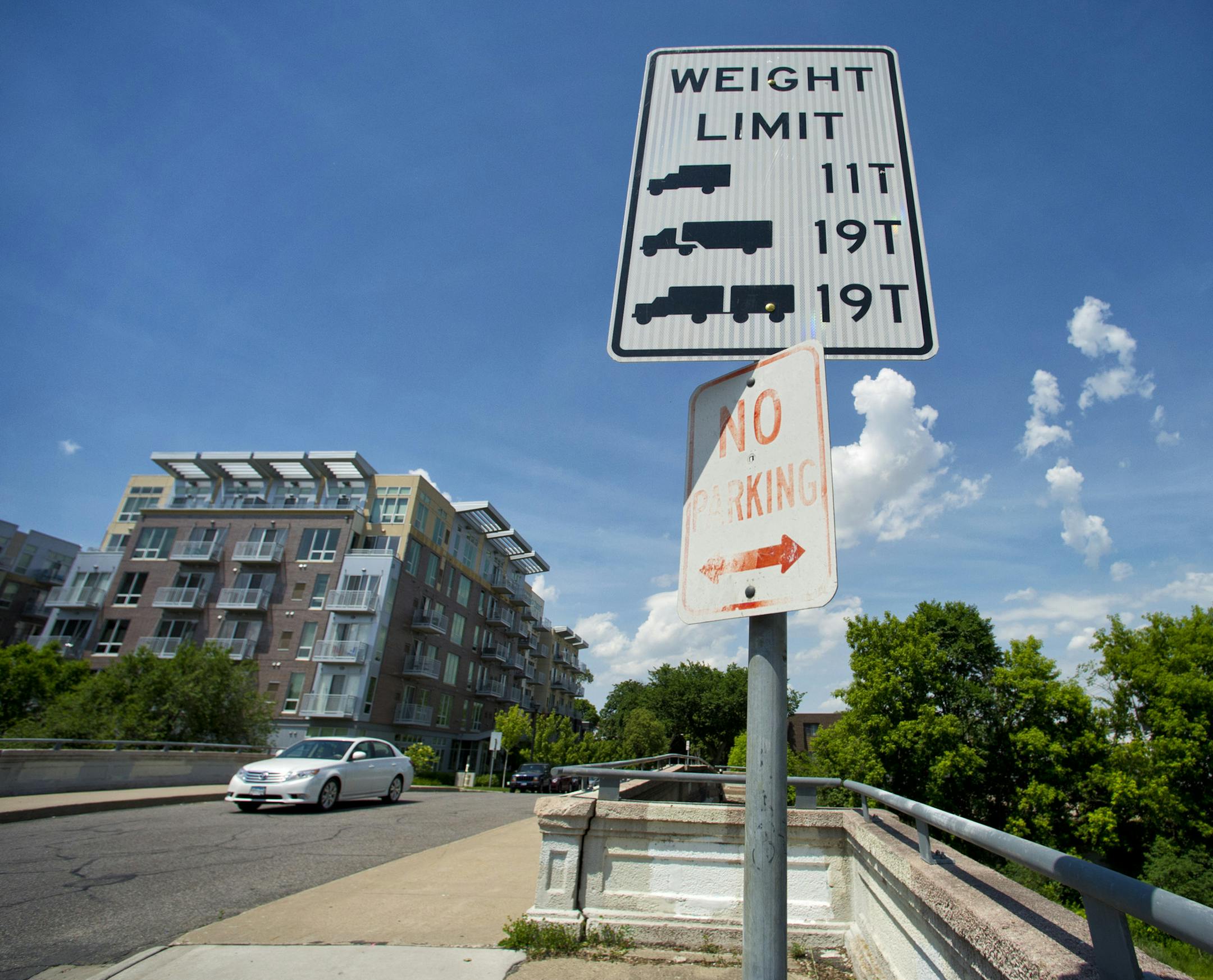A commonly seen sign on the state’s bridges indicates the weight limits of each structure. Minnesota was among 15 states that had an increase in deficient bridges last year.