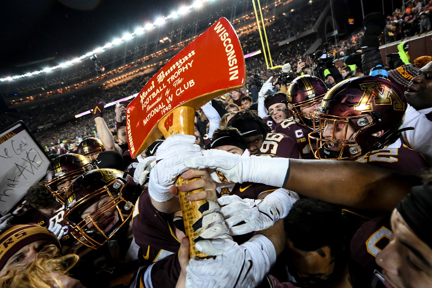 Gophers players celebrate with Paul Bunyan's axe