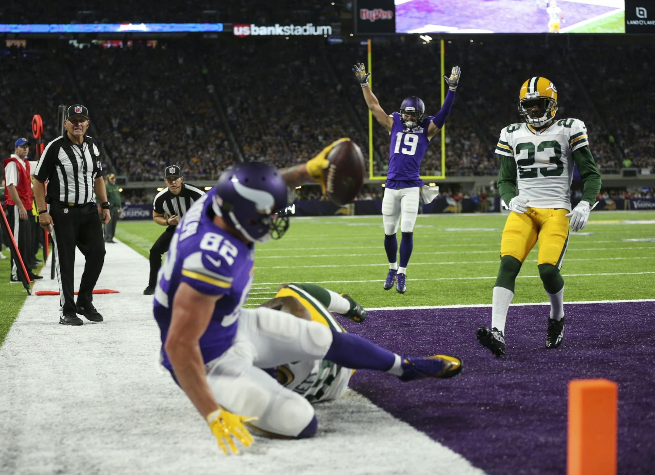 Vikings wide receiver Adam Thielen (19) signaled the TD after Vikings tight end Kyle Rudolph (82) caught an eight yard touchdown pass from Vikings quarterback Sam Bradford in the first quarter for the first Vikings touchdown of the game.
