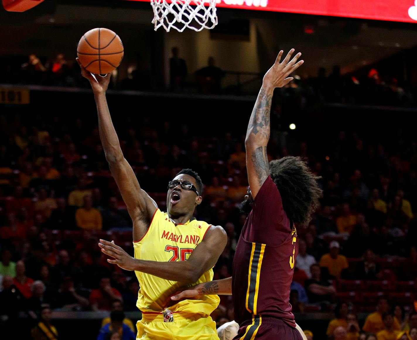 Maryland forward Jalen Smith, left, shoots against Minnesota forward Jordan Murphy in the second half of an NCAA college basketball game, Friday, March 8, 2019, in College Park, Md. (AP Photo/Patrick Semansky)