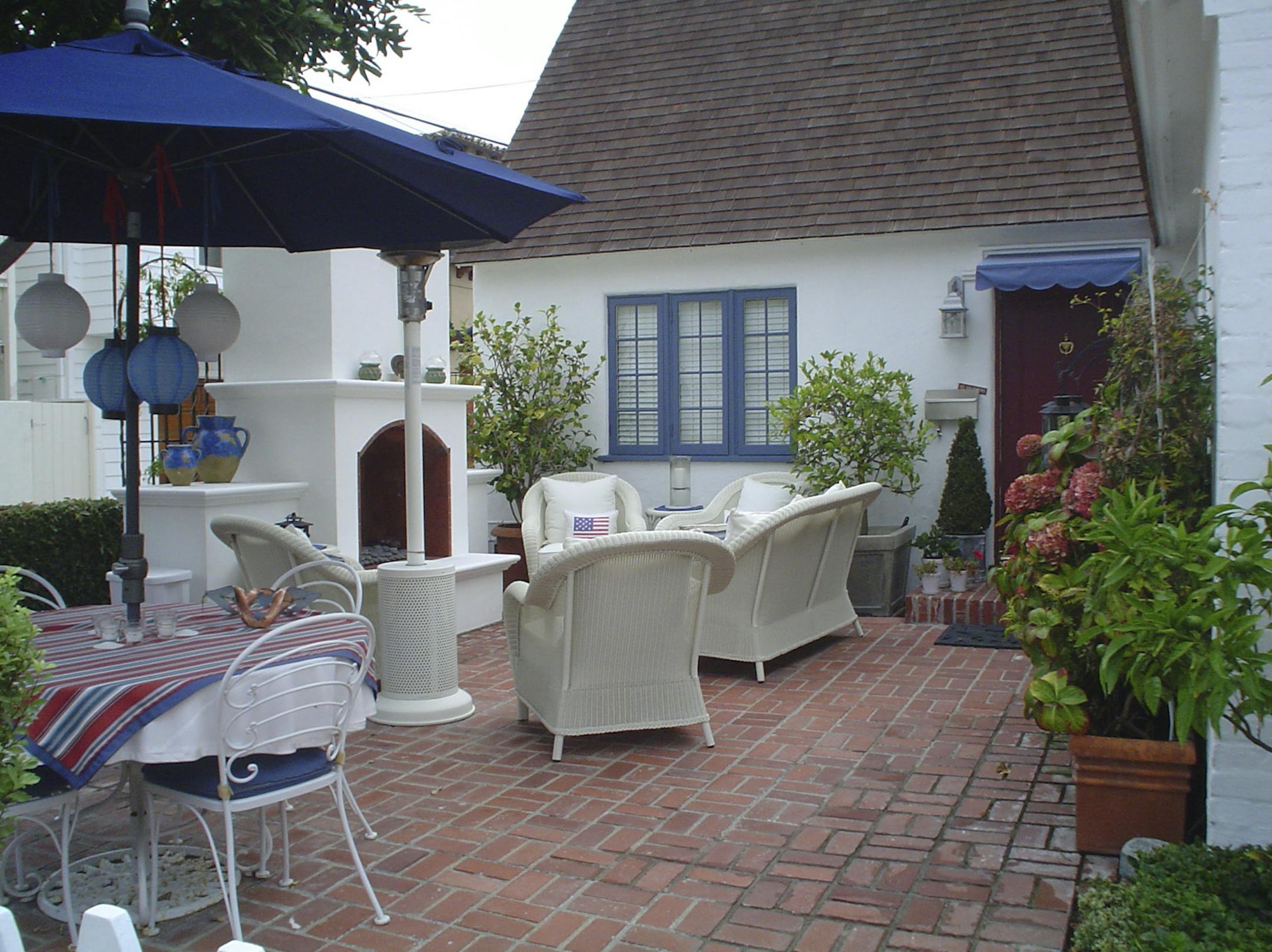 SH13D010YARDSMART April 1, 2013 -- This patio features everything you need from shade to lighting and heat for those nippy evenings around the fire. (SHNS photo courtesy Maureen Gilmer)