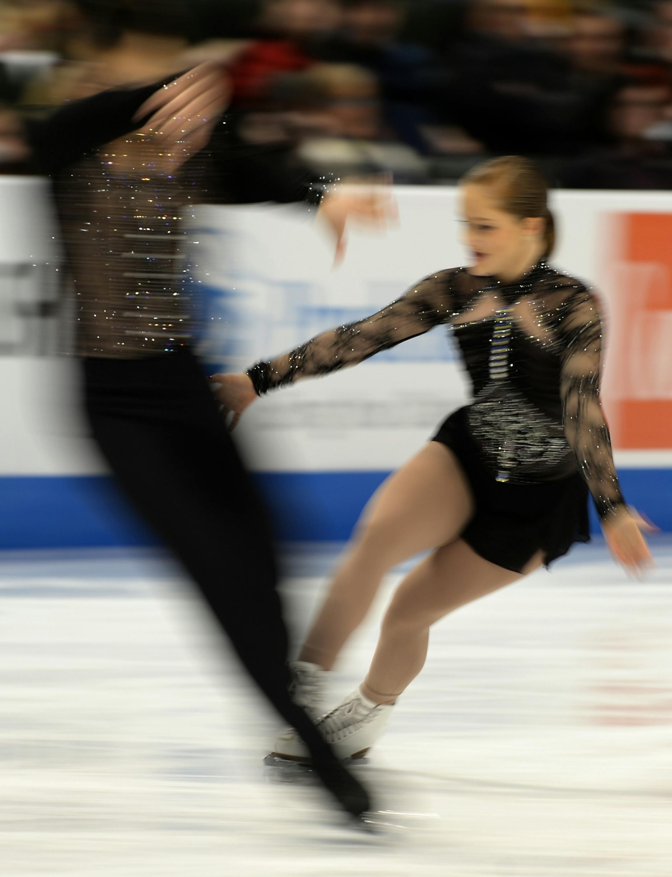 Brianna de la Mora and Maxim Kurdukov performed in the championship pairs short program Thursday.