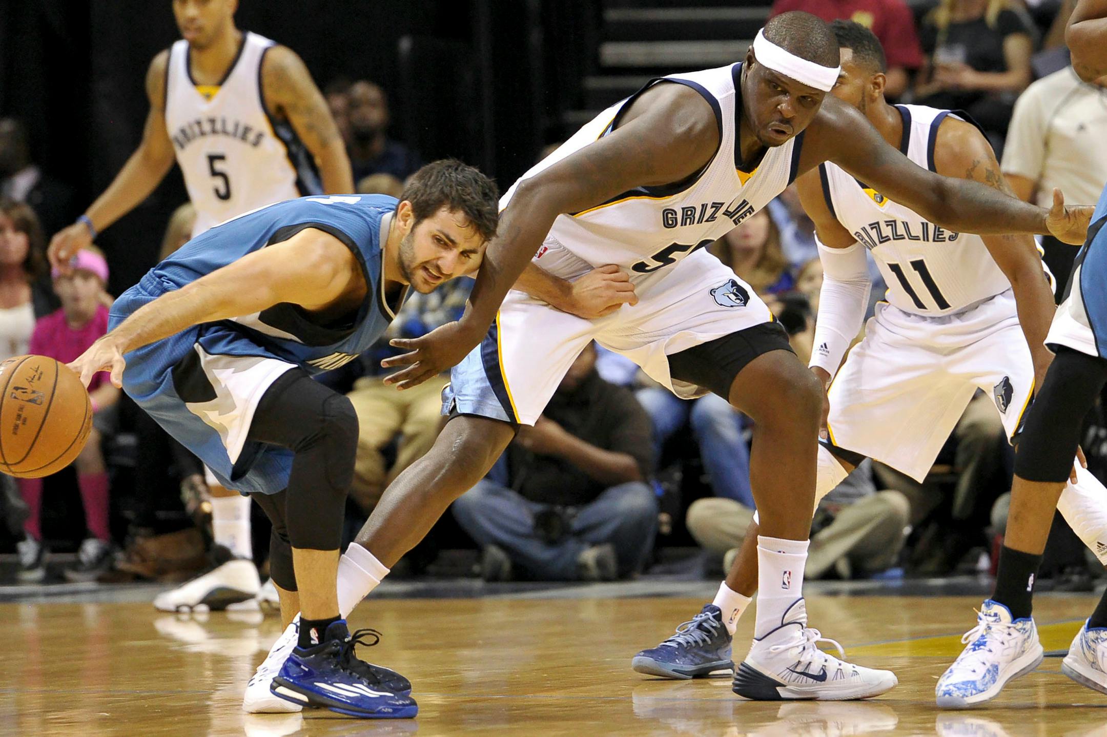 Minnesota Timberwolves guard Ricky Rubio, left, struggles for control of the ball against Memphis Grizzlies forward Zach Randolph in the first half of an NBA basketball game Wednesday, Oct. 29, 2014, in Memphis, Tenn. (AP Photo/Brandon Dill)