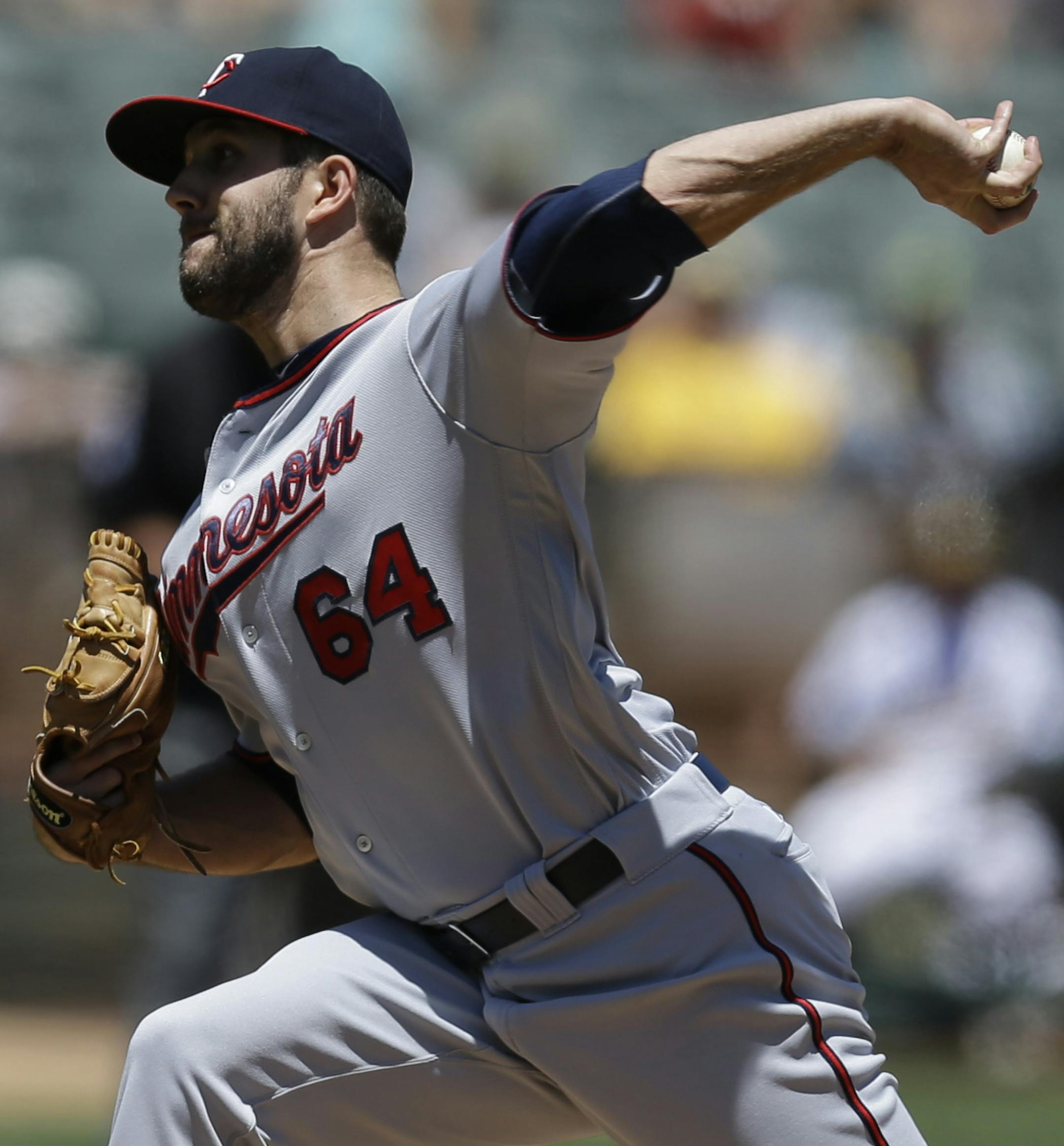 Minnesota Twins pitcher Pat Dean works against the Oakland Athletics in the first inning of a baseball game Wednesday, June 1, 2016, in Oakland, Calif. (AP Photo/Ben Margot)