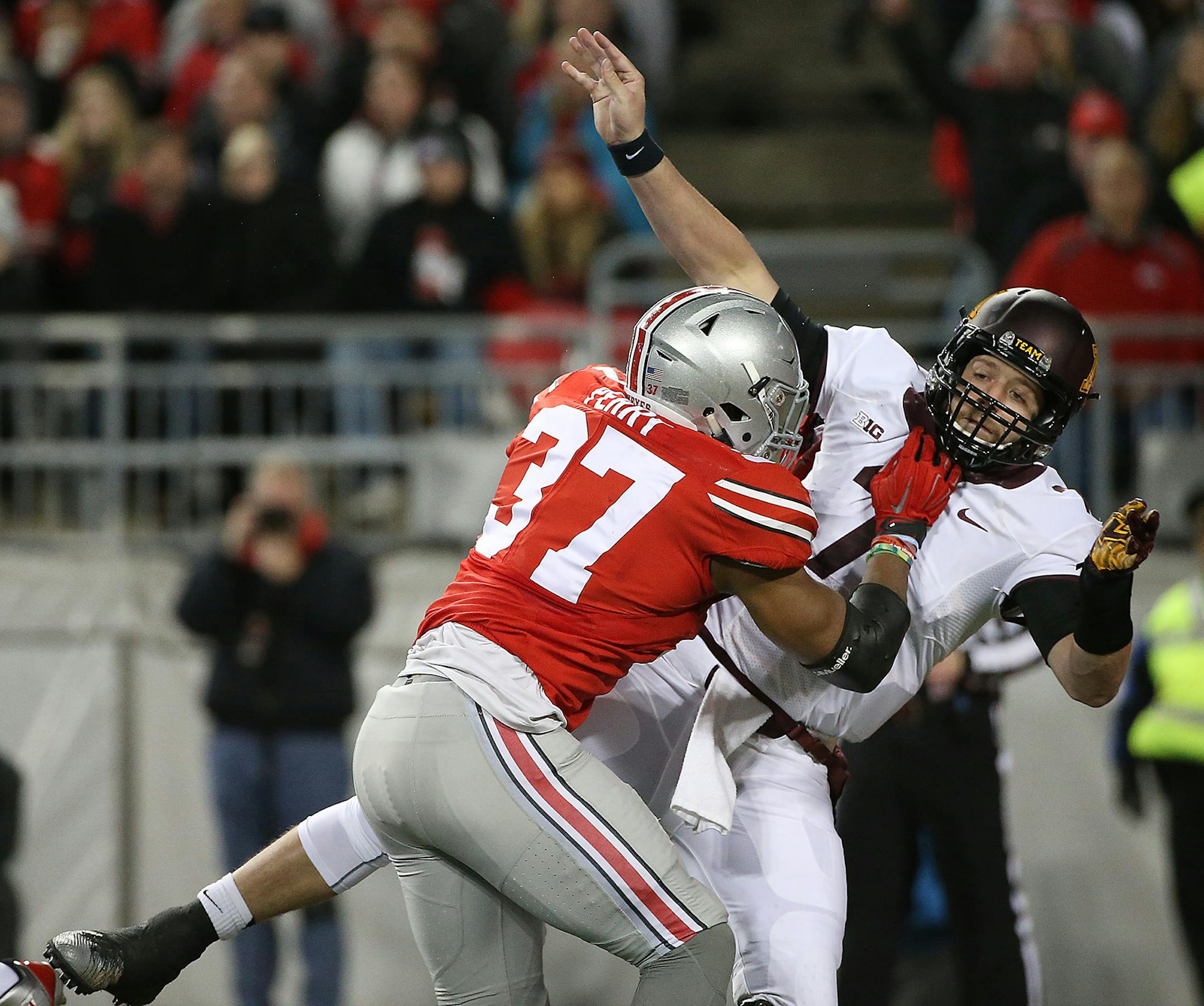 Ohio State's linebacker Joshua Perry tackled Minnesota's quarterback Mitch Leidner just as he threw an interception for an Ohio touchdown in the second quarter the Minnesota Gophers took on the Ohio State Buckeyes at Ohio Stadium, Saturday, November 7, 2015 in Columbus, OH. ] (ELIZABETH FLORES/STAR TRIBUNE) ELIZABETH FLORES • eflores@startribune.com