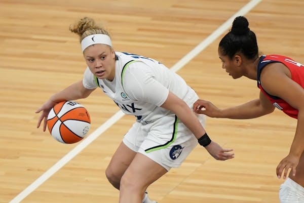 Minnesota Lynx guard Rachel Banham (15) dribbled the ball in the second half. ] RENEE JONES SCHNEIDER ¥ renee.jones@startribune.com
