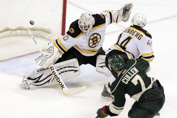 The Wild's Matt Cullen (7) scored on Boston goalie Tim Thomas (30) as the Bruins' Dennis Seidenberg (44) defended.