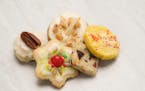 The 17th annual Star Tribune Holiday Cookie Contest. Five winning recipes, plus short stories on each cookie/contestant, sidebars on events. ] GLEN ST