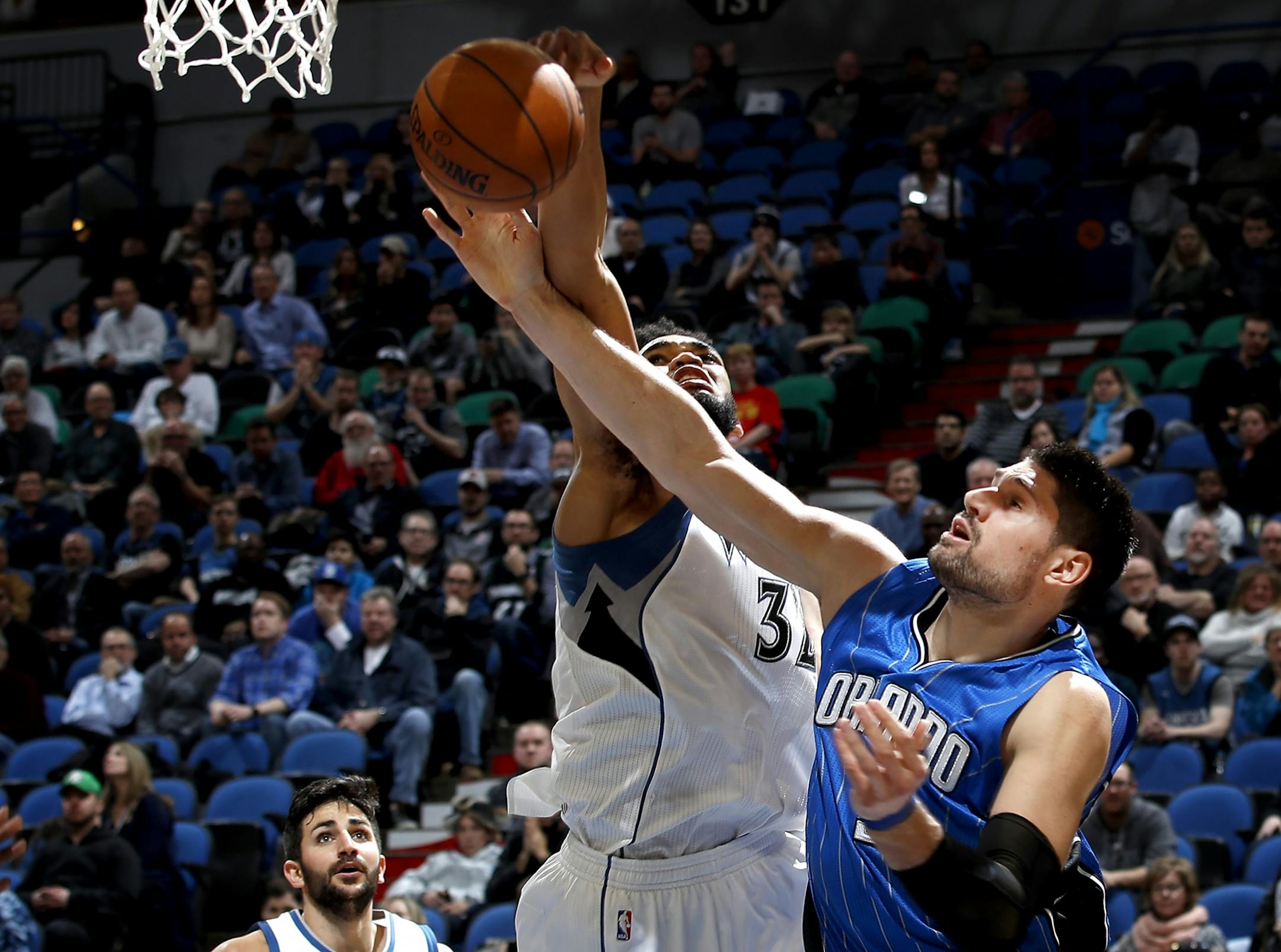 Karl-Anthony Towns (32) attempted to block a shot by Nikola Vucevic (9) in overtime.