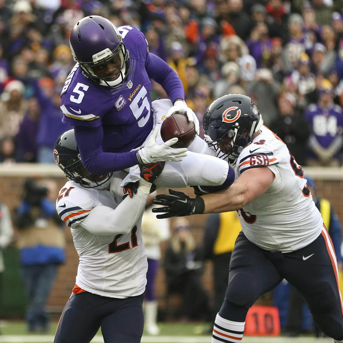 Bears strong safety Ryan Mundy (21) tried, but couldn&#x2019;t hold back Vikings quarterback Teddy Bridgewater (5) when he went airborne to score after scrambling 12 yards for a fourth quarter touchdown Sunday.