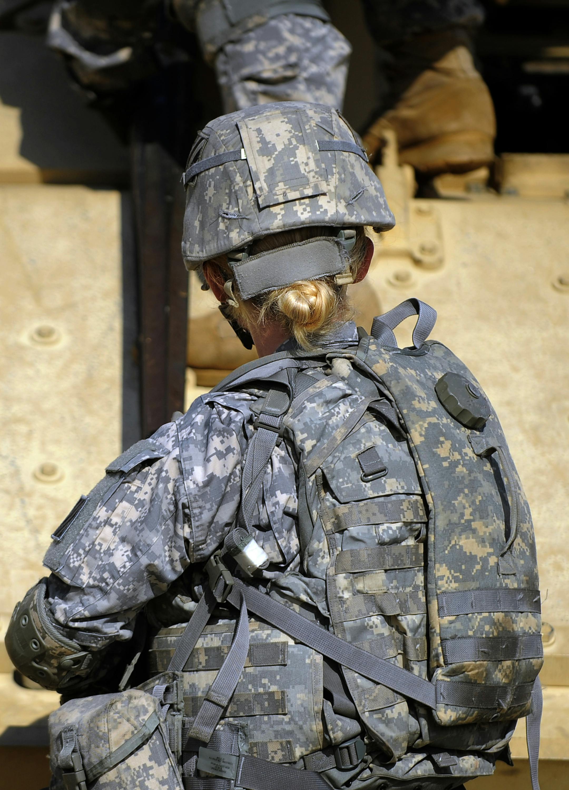 HFM TDA STW U.S. Army PFC Amy Alexanders carries a 103-pound barrel to a Bradley Fighting Vehicle during a physical demands study, Tuesday, Feb. 25, 2014, in Ft. Stewart, Ga. The Army is studying the physical demands to determine an appropriate standard for further training. (AP Photo/Stephen B. Morton)